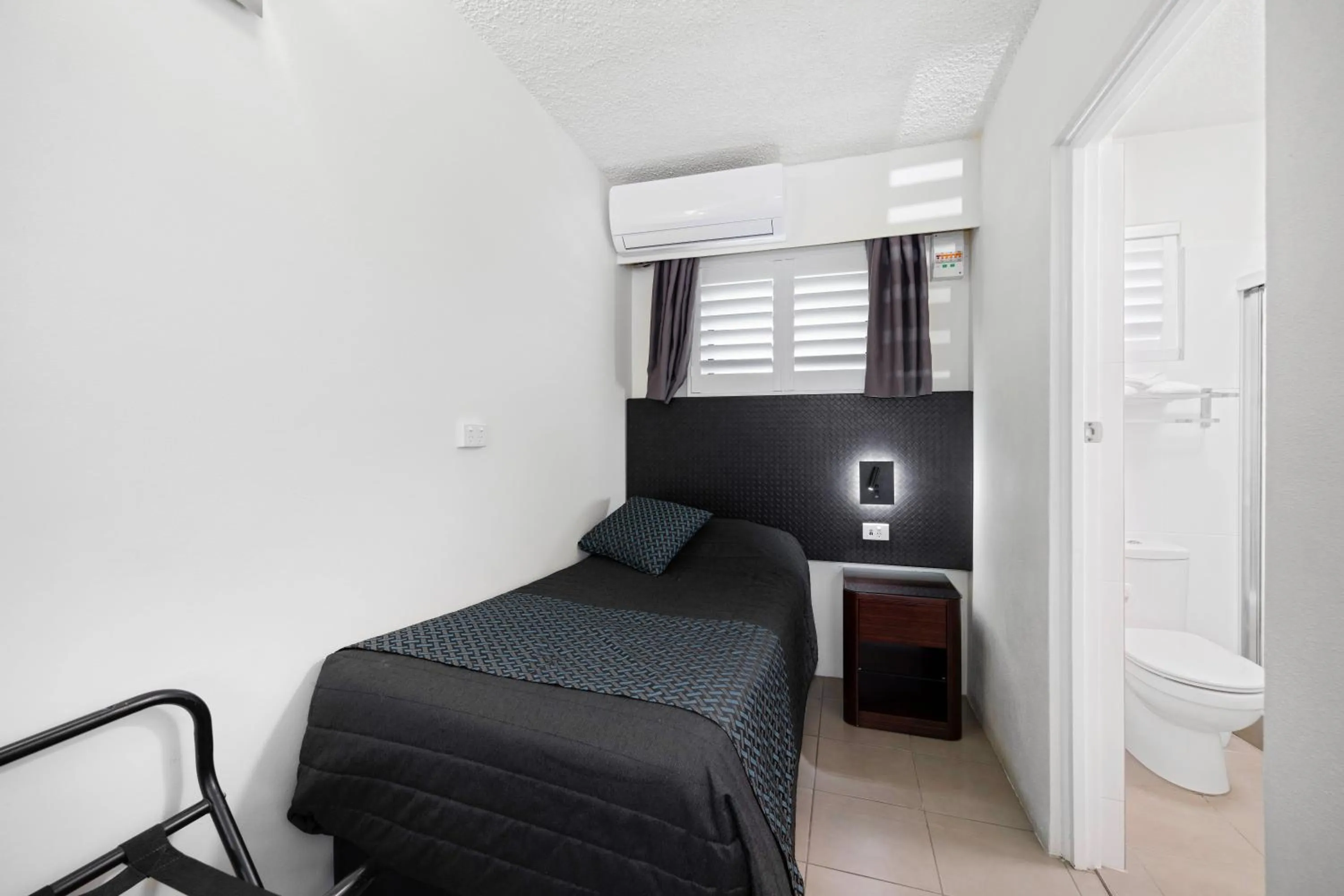 Bedroom, Bed in El Motor Inn