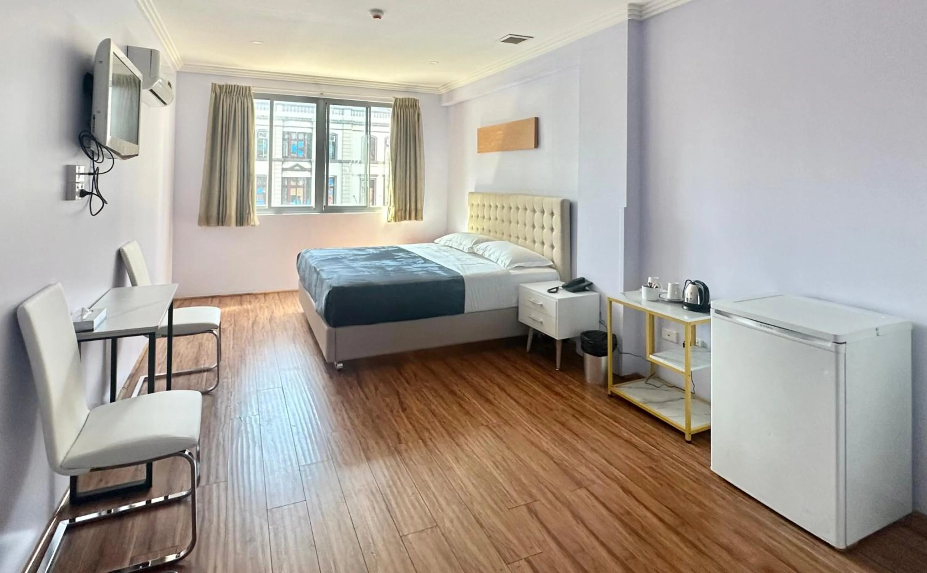 Bed in Sydney RiseOn Hotel