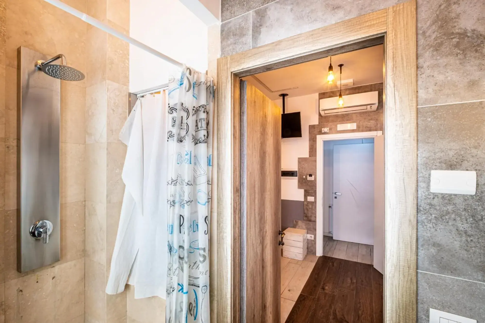 Quadruple Room with Balcony in My Tiny Home Quadruple Room with Balcony in My Tiny Home