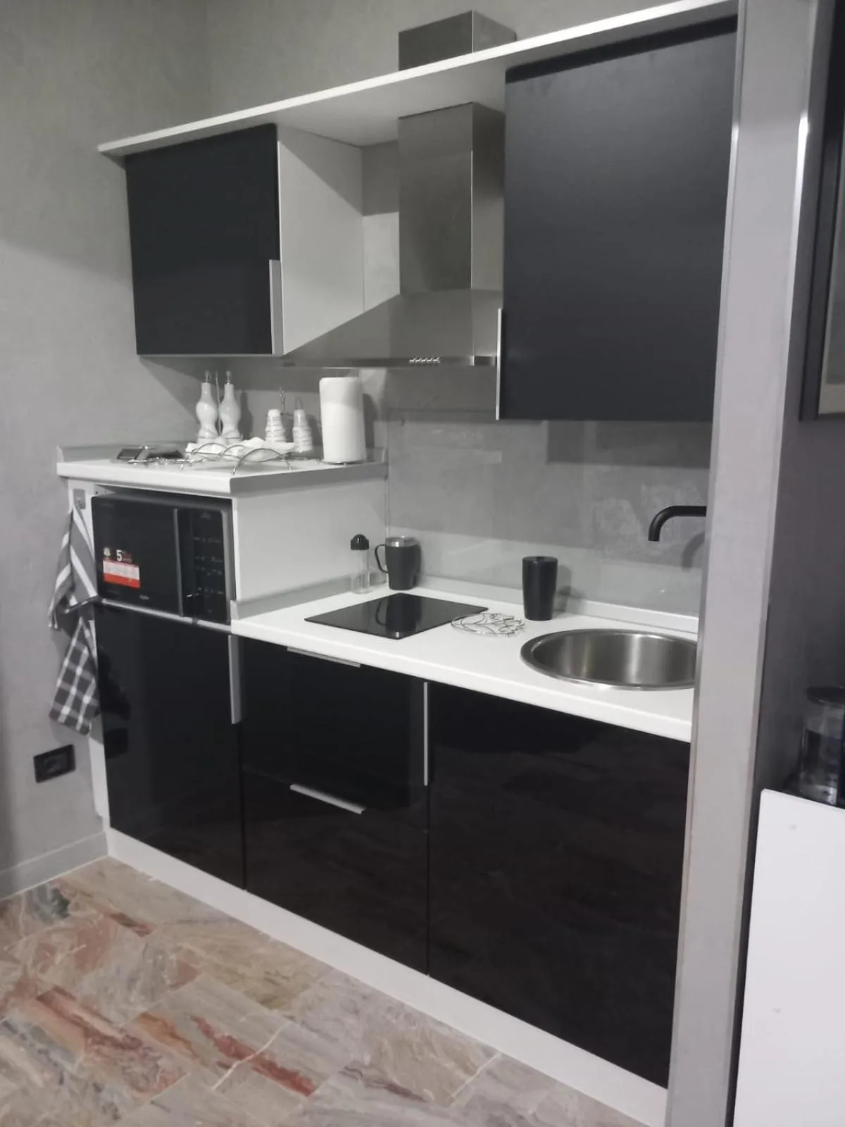 Kitchen or kitchenette in Lussuoso B&B