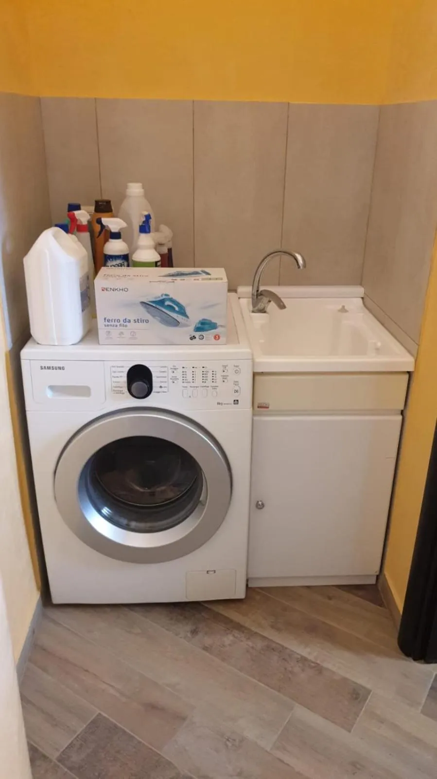 washing machine in Lussuoso B&B