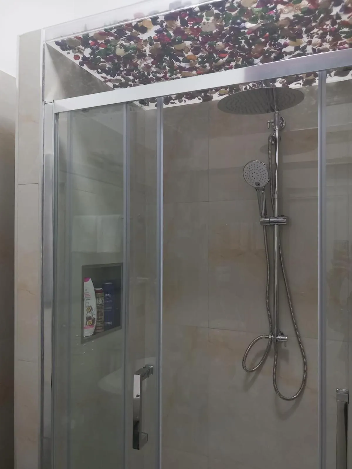 Shower in Lussuoso B&B