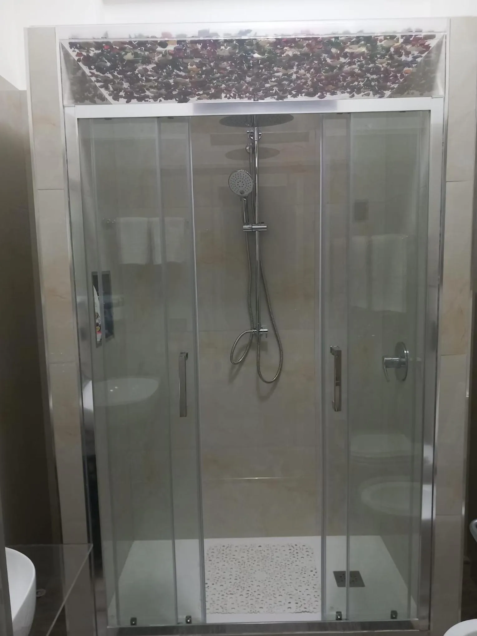 Shower in Lussuoso B&B