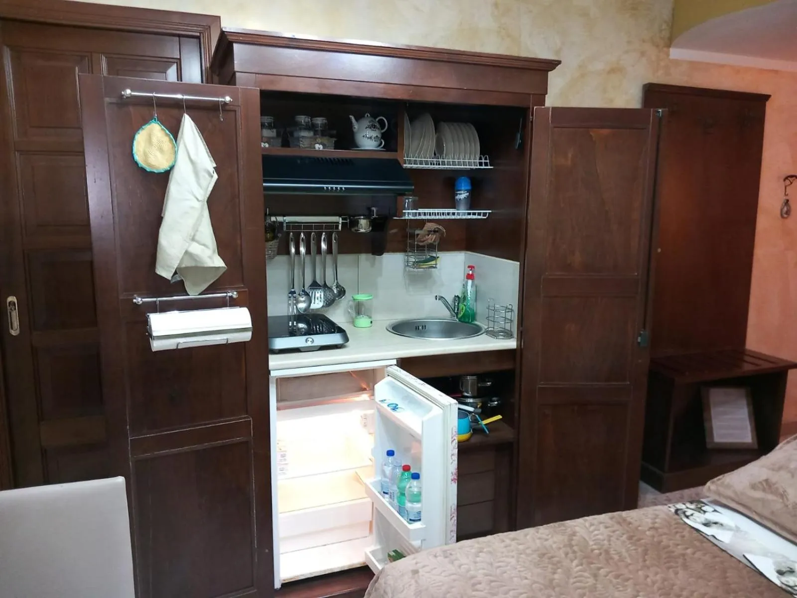 Kitchen or kitchenette, Bed in Lussuoso B&B