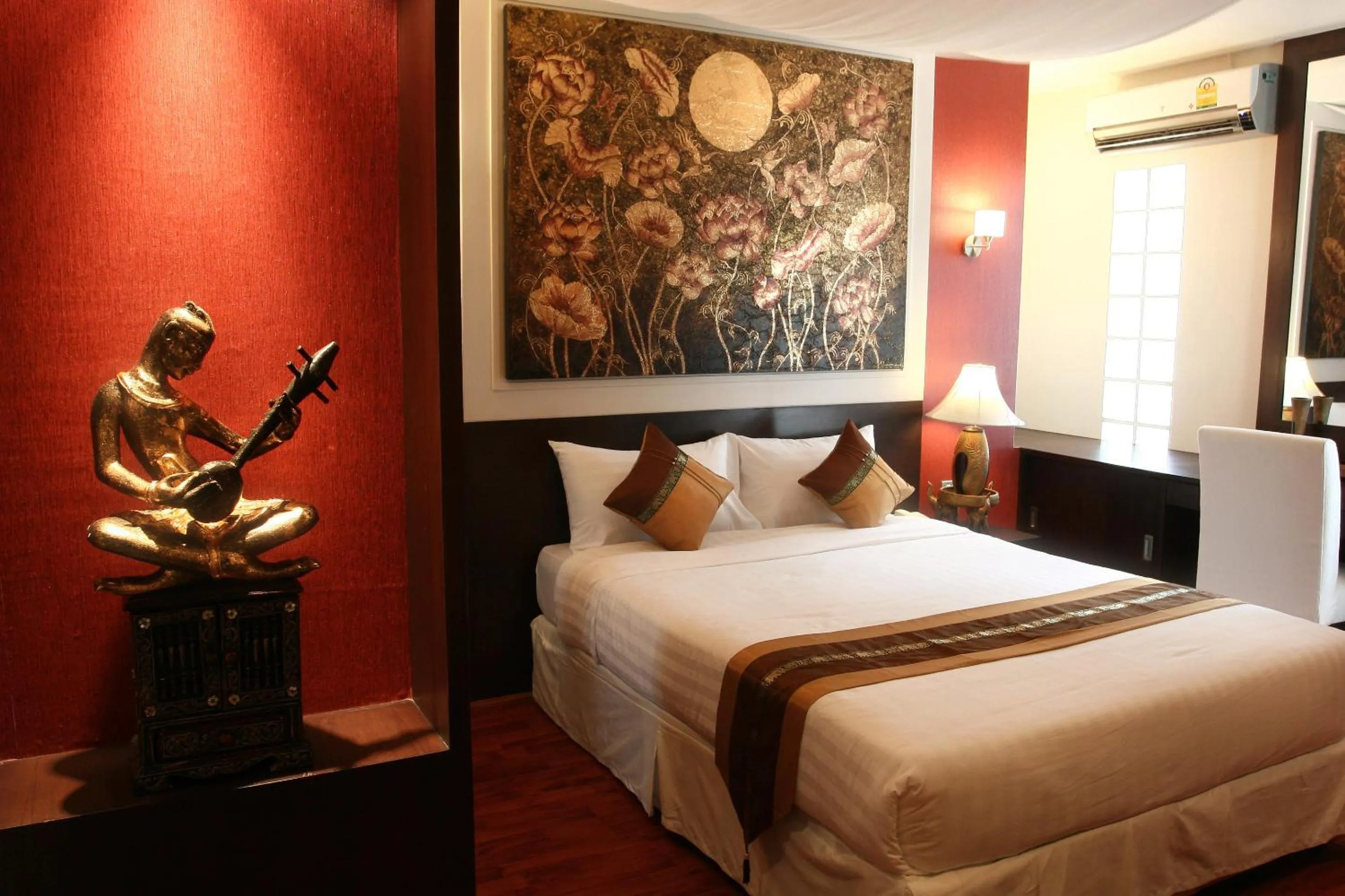 Photo of the whole room, Bed in Mirth Sathorn Hotel