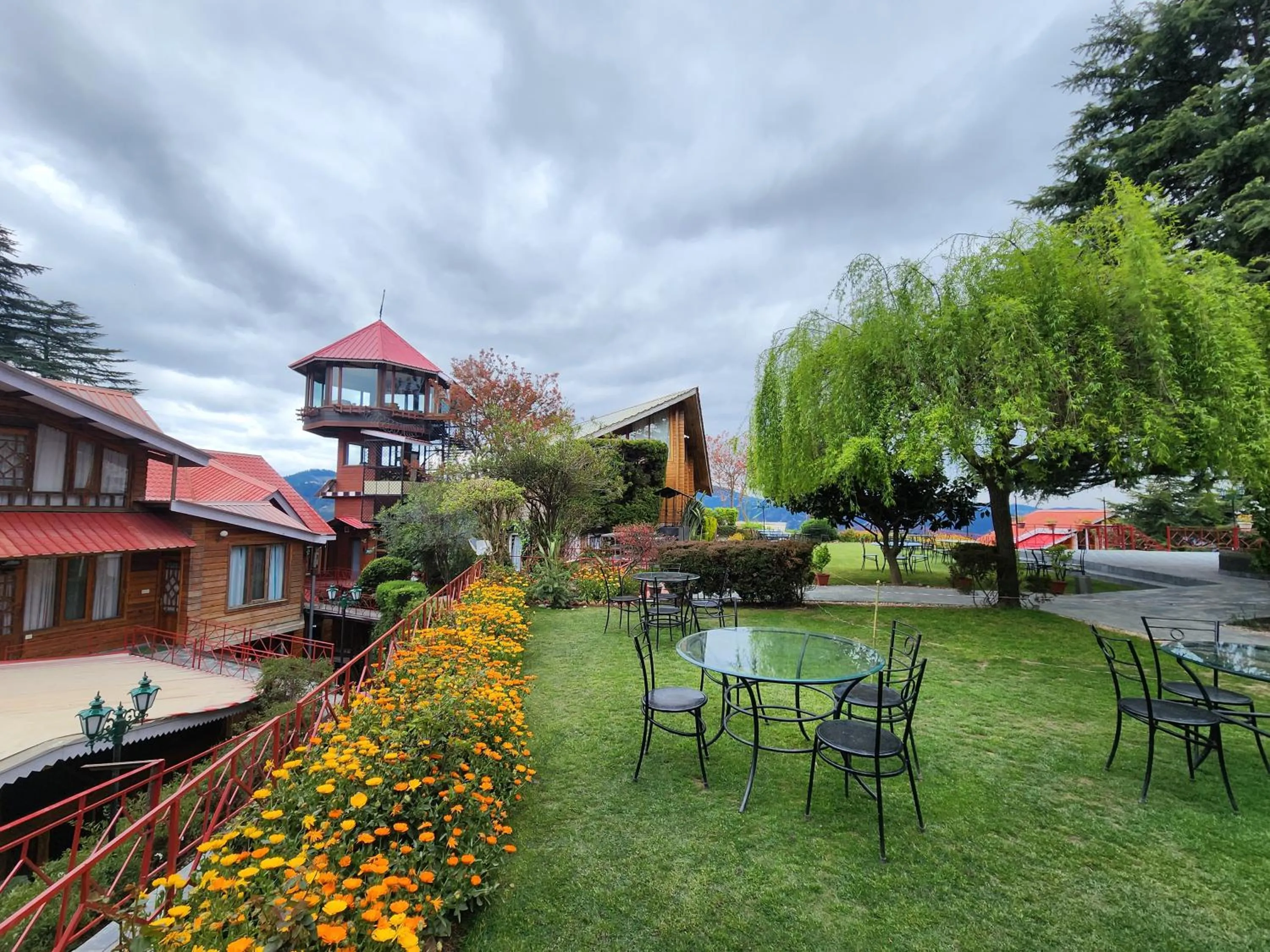 Garden view in The Chalets Naldehra