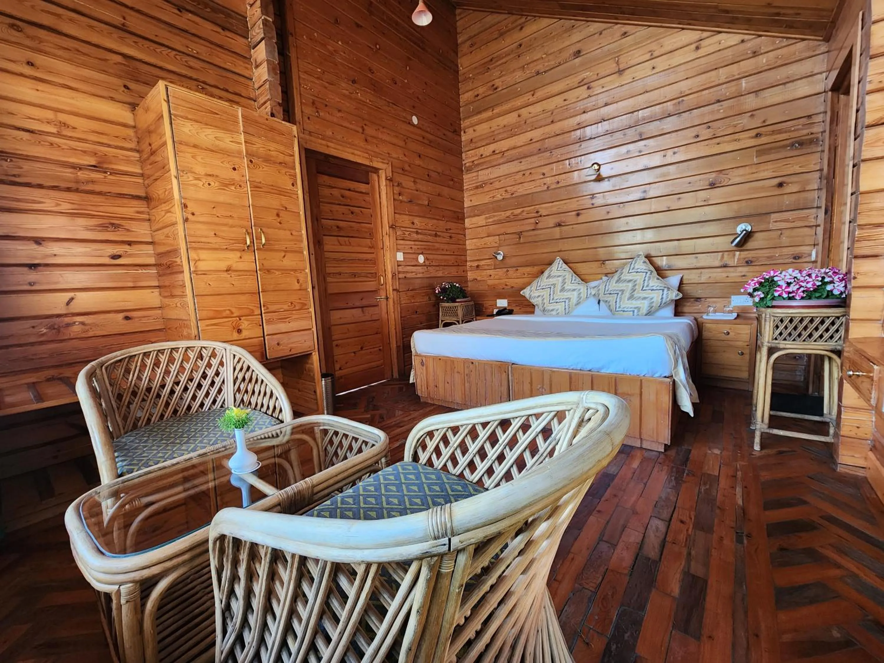 Bedroom, Bed in The Chalets Naldehra