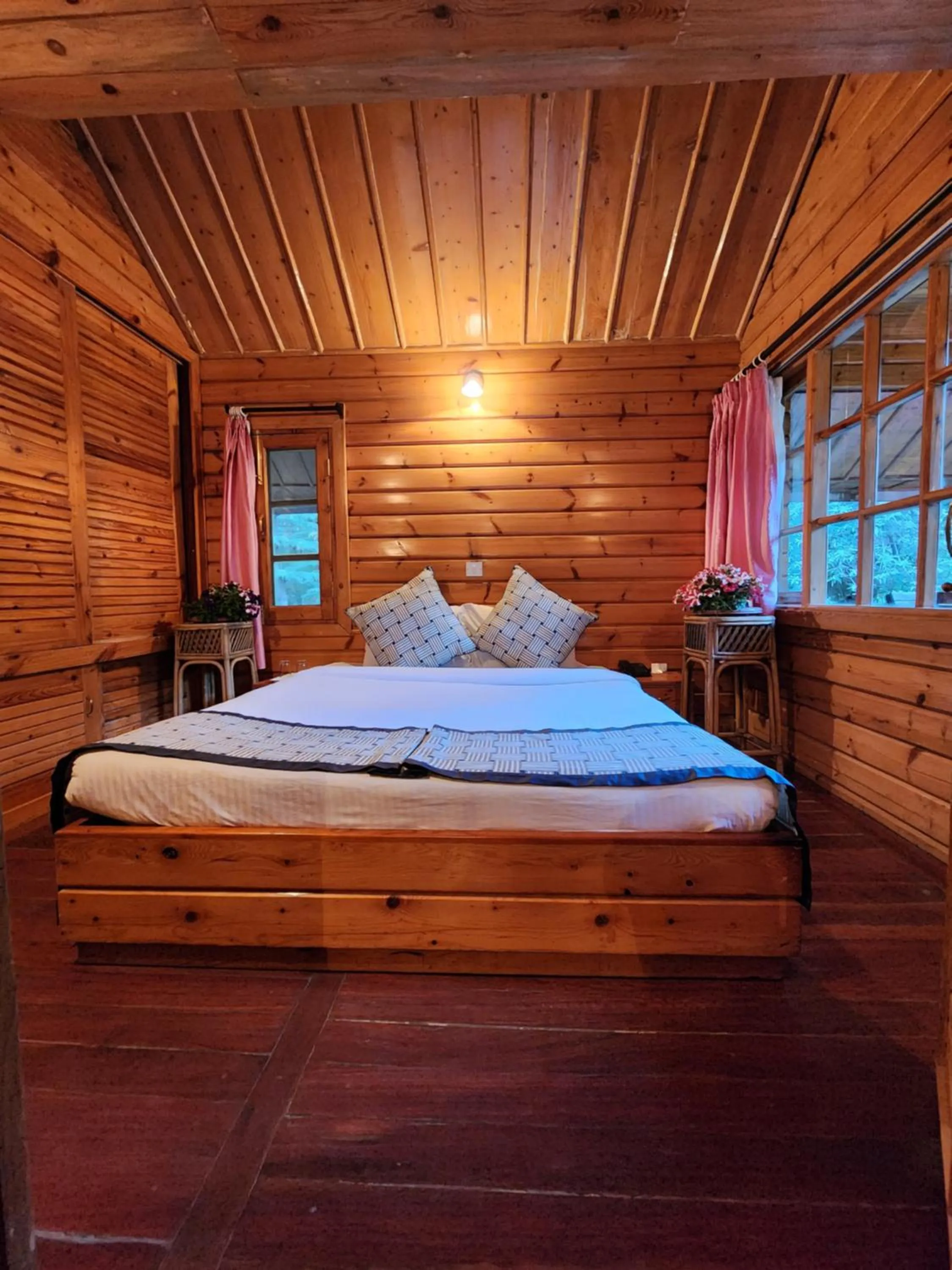 Bedroom, Bed in The Chalets Naldehra