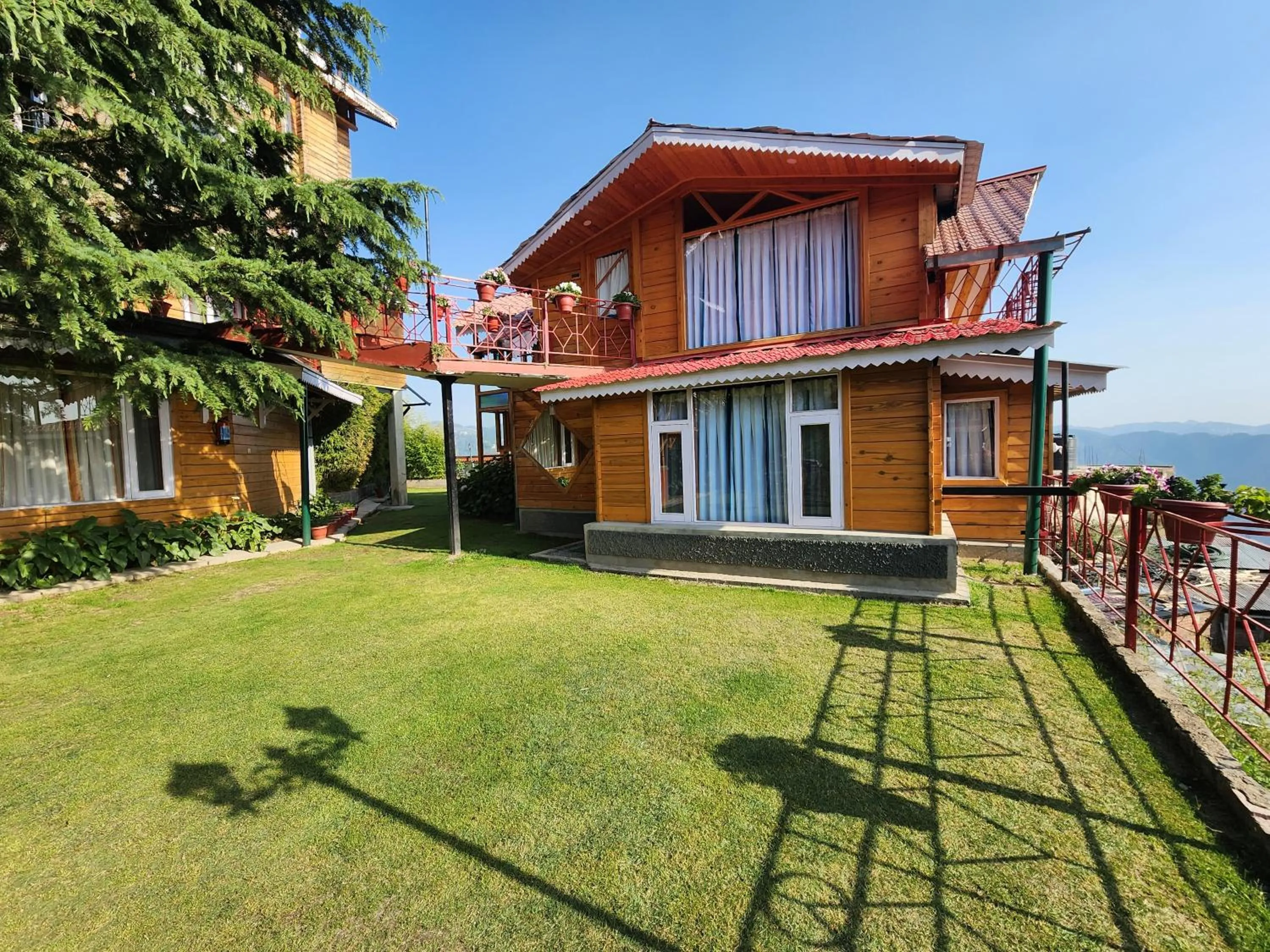 Garden in The Chalets Naldehra