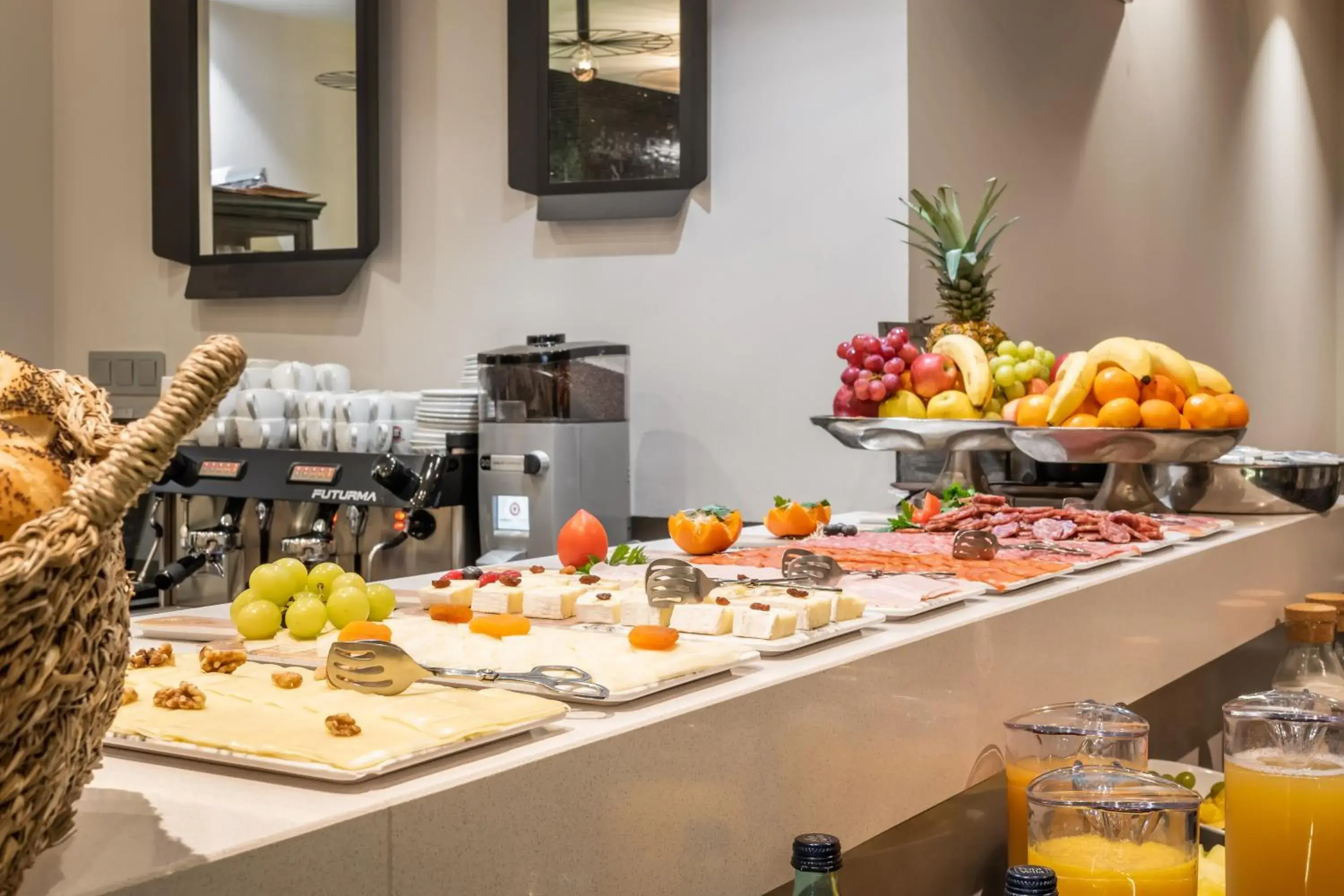 Restaurant/places to eat in Arya Stadium Hotel Restaurant/places to eat in Arya Stadium Hotel