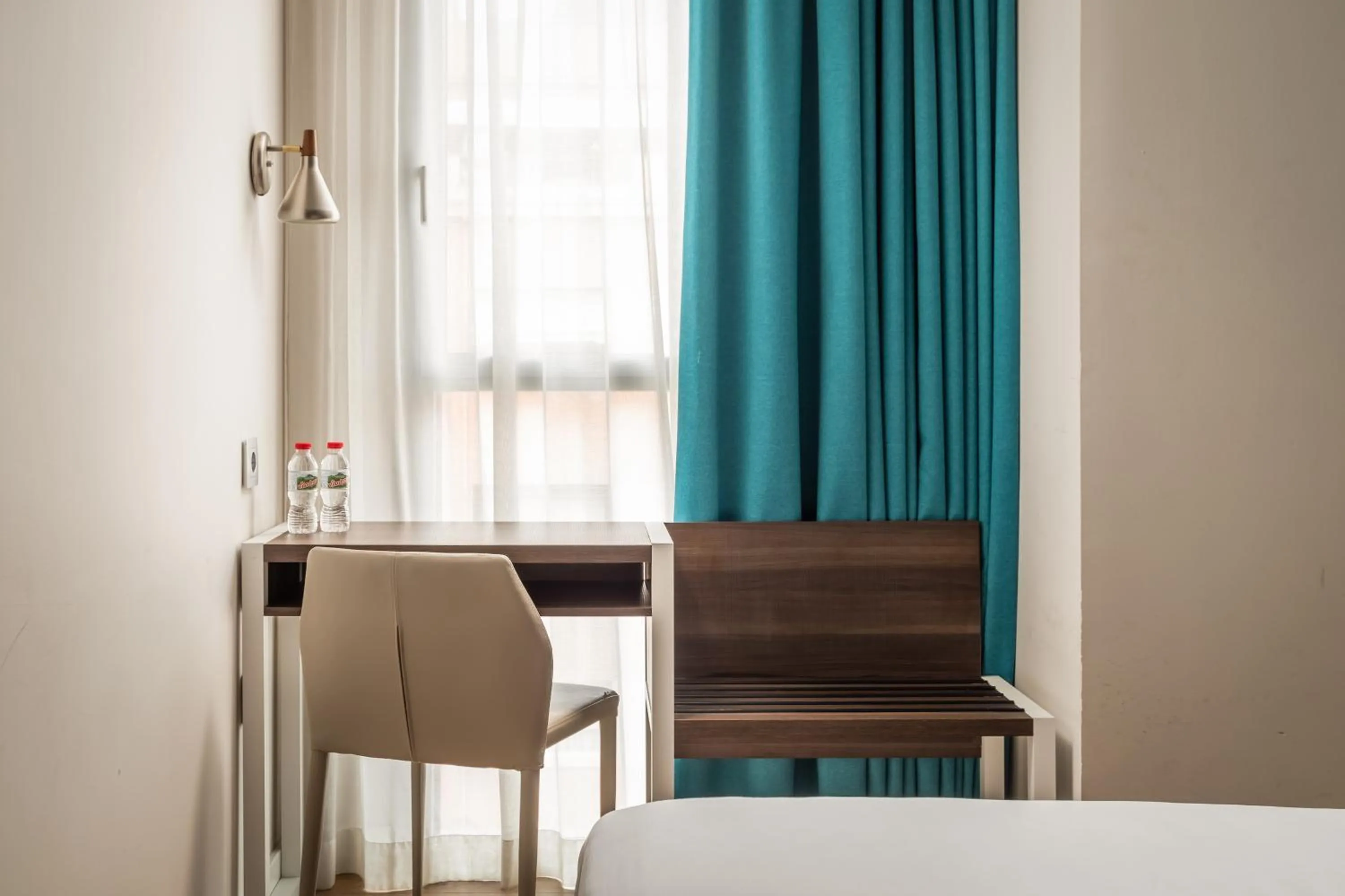 Seating area in Arya Stadium Hotel