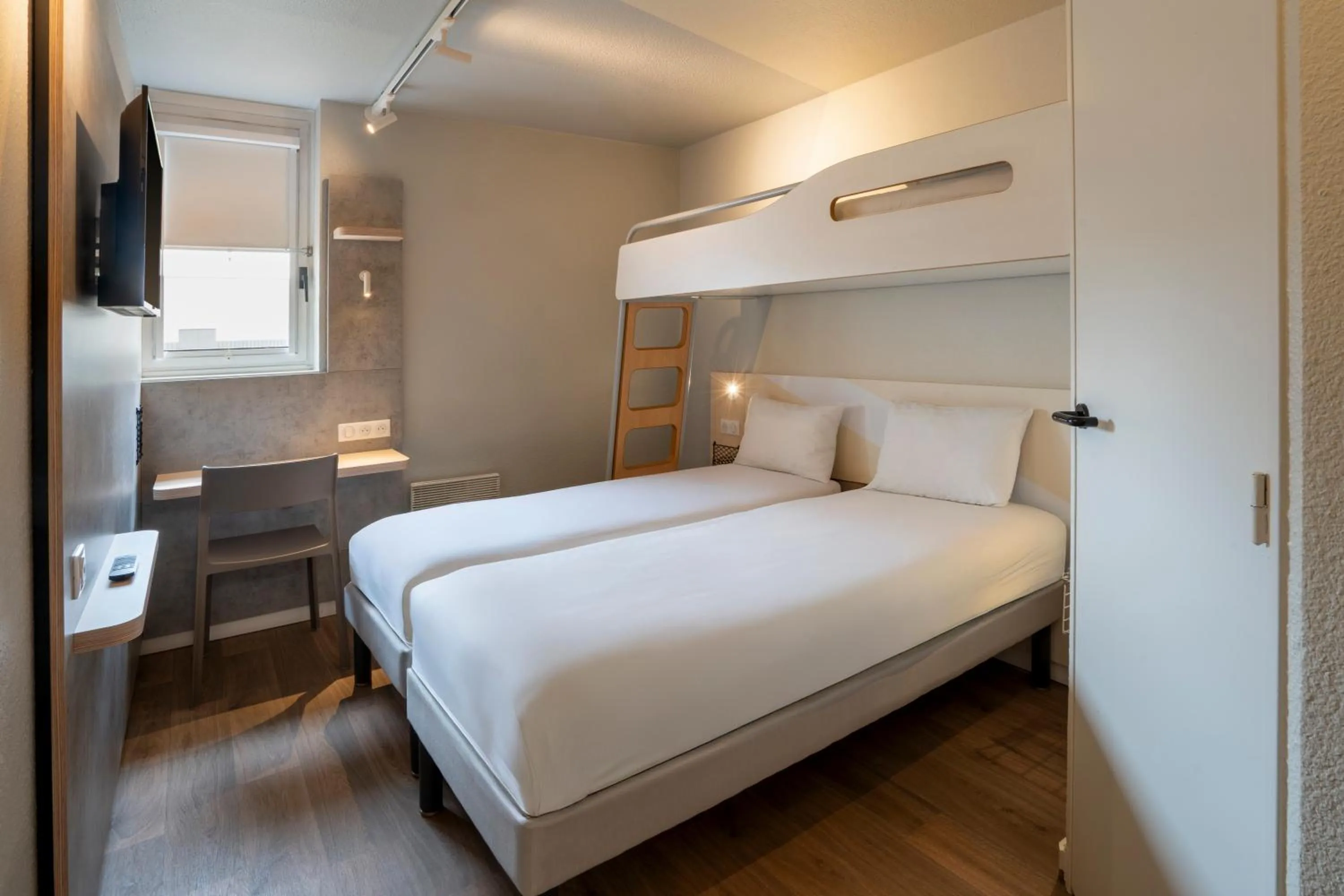 Bedroom, Bed in ibis budget Rennes Chantepie - Hôtel rénové