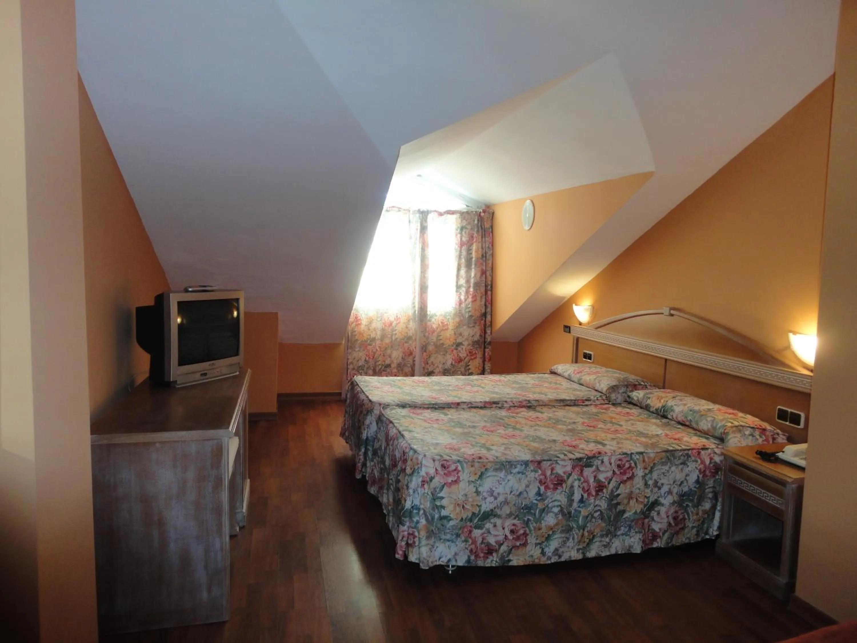 Photo of the whole room, Bed in Hotel Reino Nevado