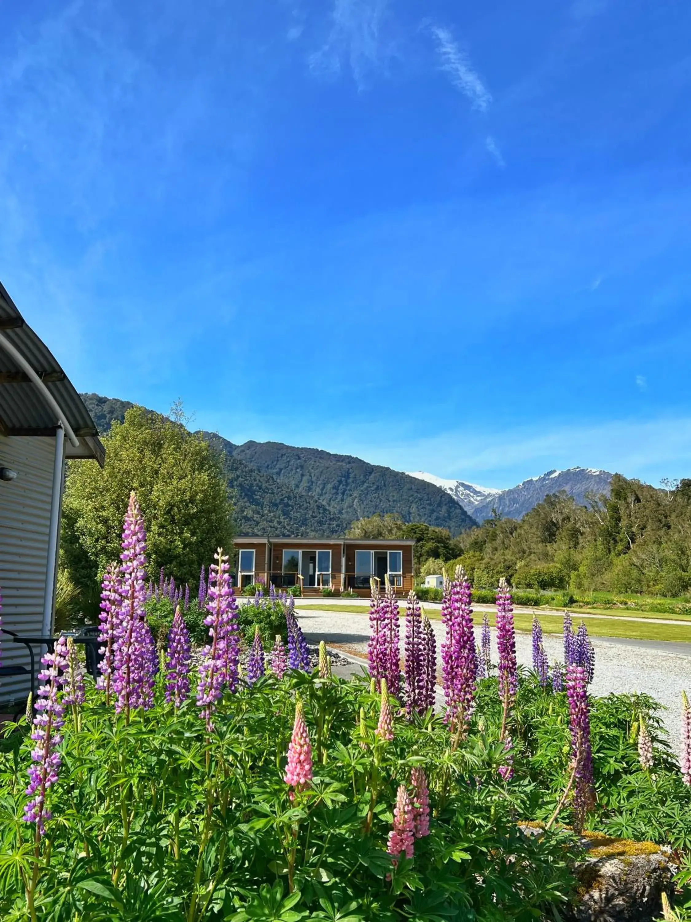 Two-Bedroom Chalet - 1 + 1 in Franz Alpine Retreat Two-Bedroom Chalet - 1 + 1 in Franz Alpine Retreat