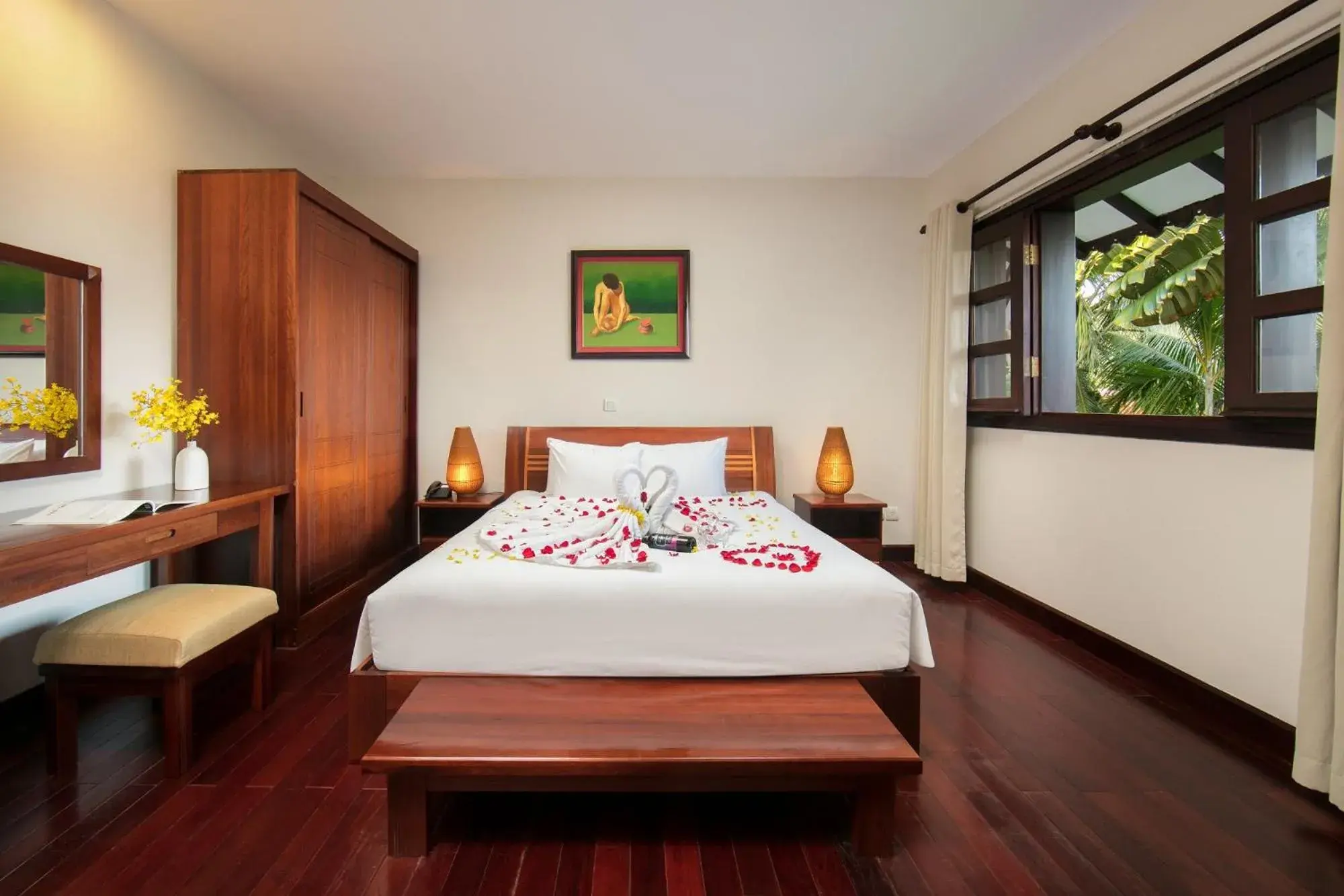 Bed in Son Tra Beach Resort & Spa Danang Bed in Son Tra Beach Resort & Spa Danang