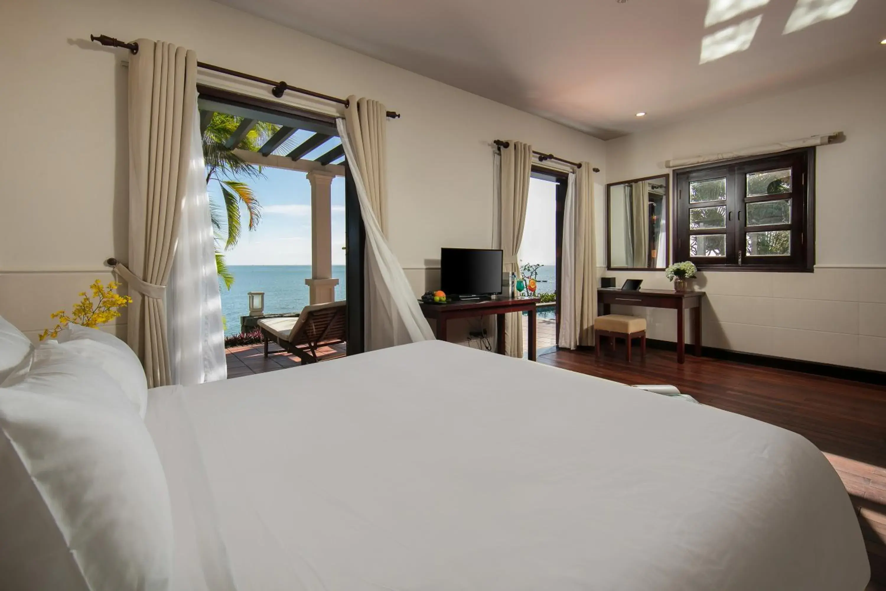 Bed in Son Tra Beach Resort & Spa Danang Bed in Son Tra Beach Resort & Spa Danang