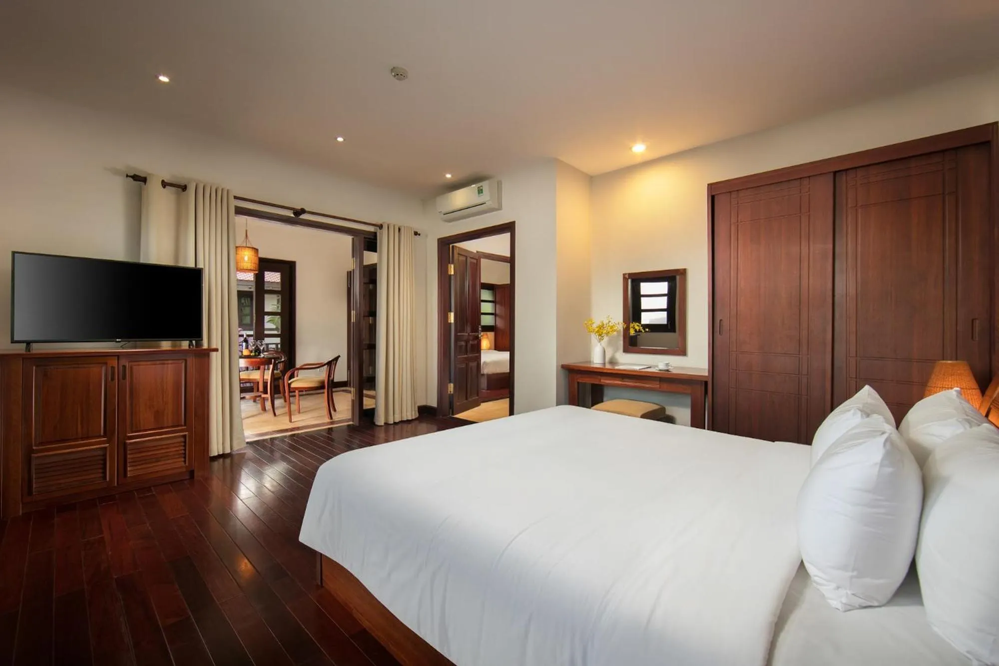 Communal lounge/ TV room, Bed in Son Tra Beach Resort & Spa Danang