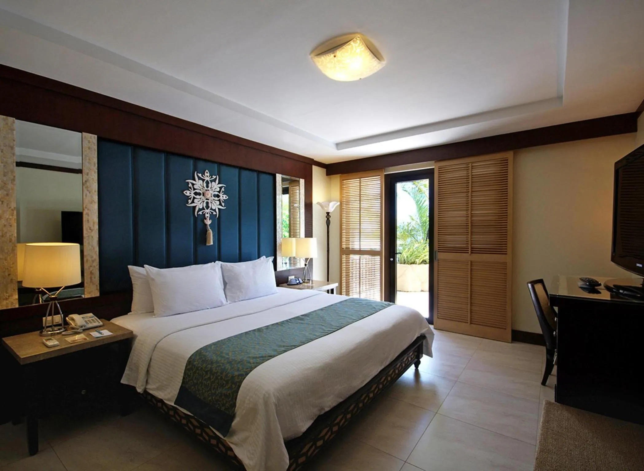 Photo of the whole room, Bed in Henann Regency Resort and Spa