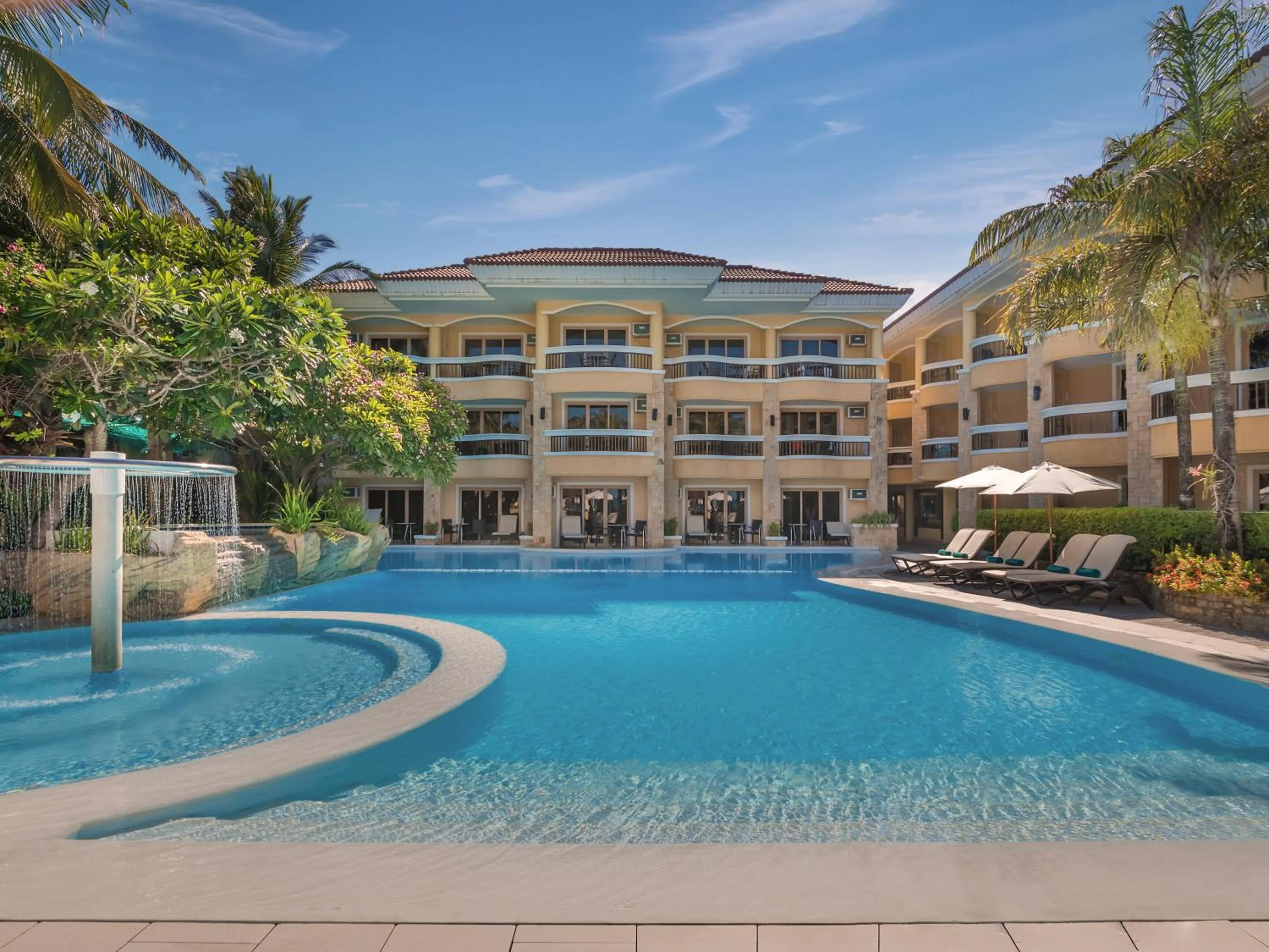 Swimming pool in Henann Regency Resort and Spa