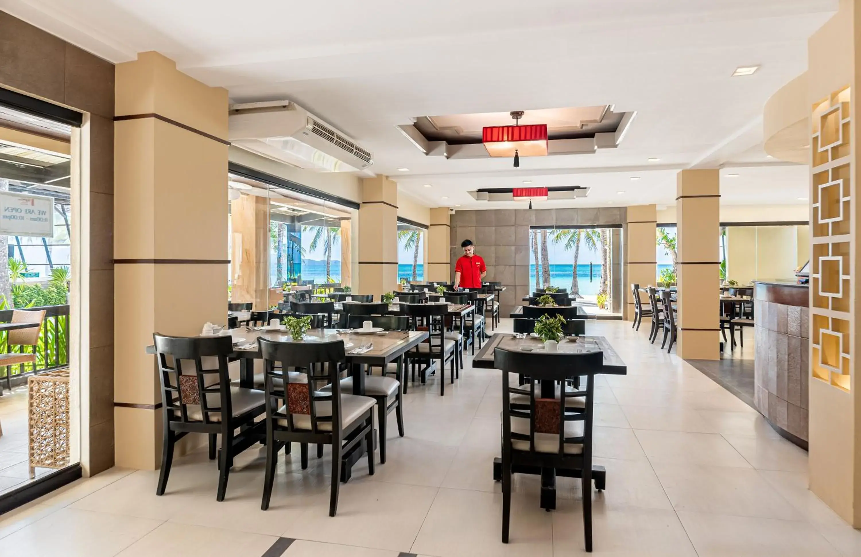 Restaurant/places to eat in Henann Regency Resort and Spa Restaurant/places to eat in Henann Regency Resort and Spa