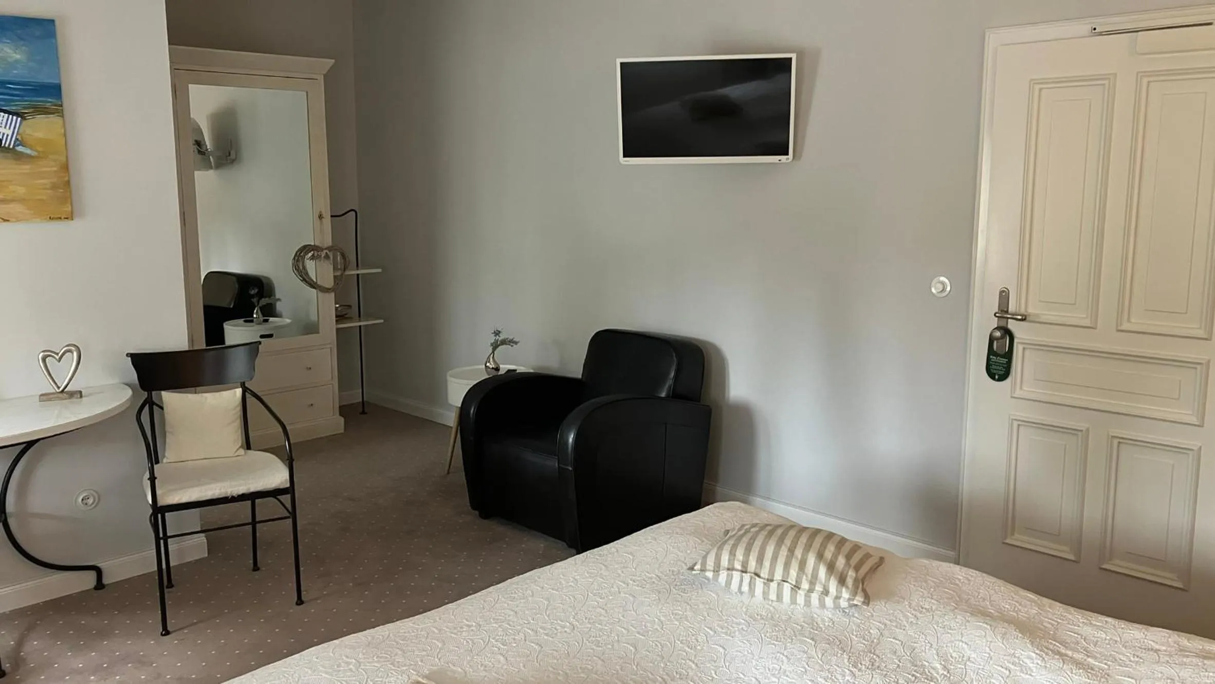 Seating area, Bed in Hotel Seemöwe