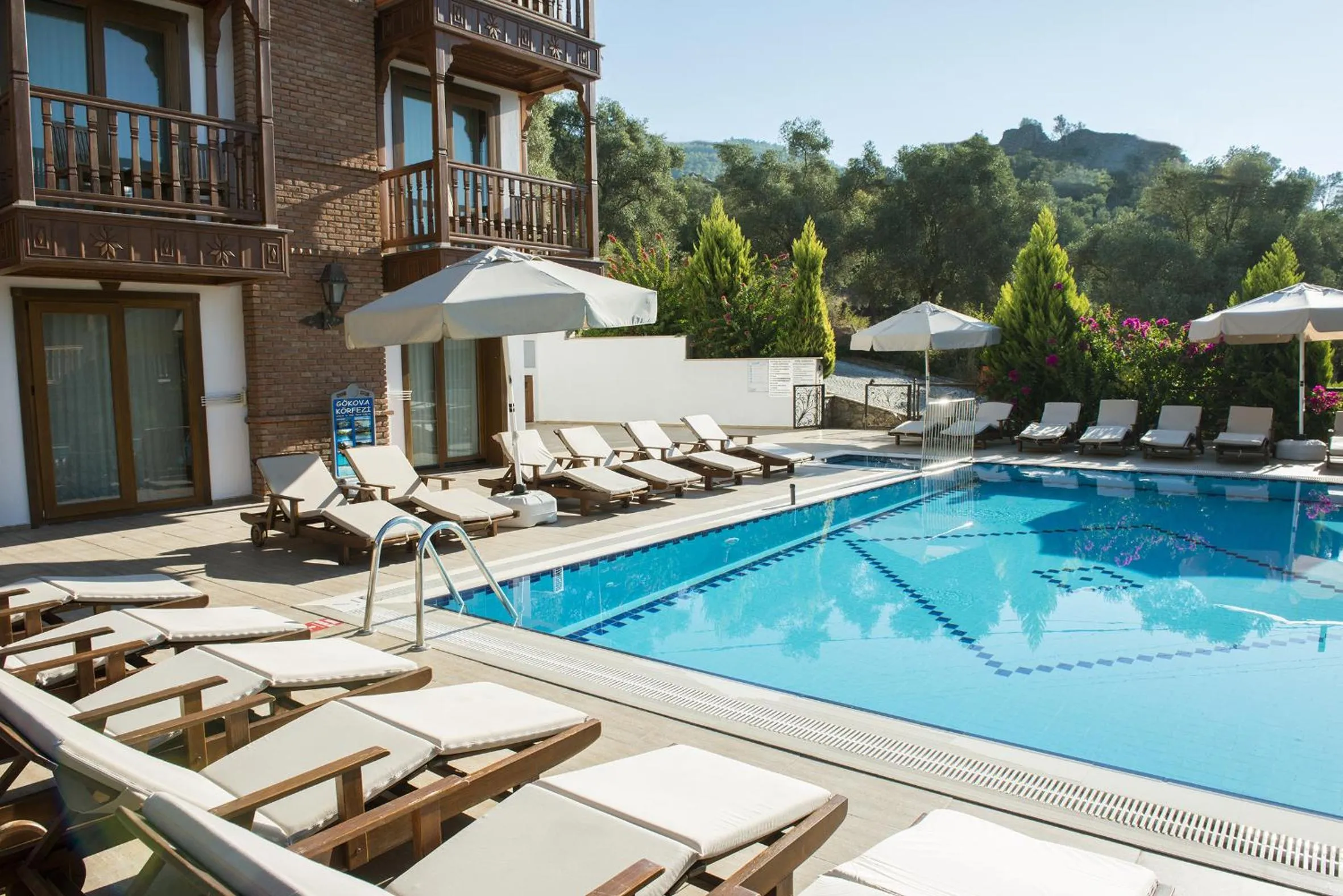 Swimming pool in Hotel Azmakhan