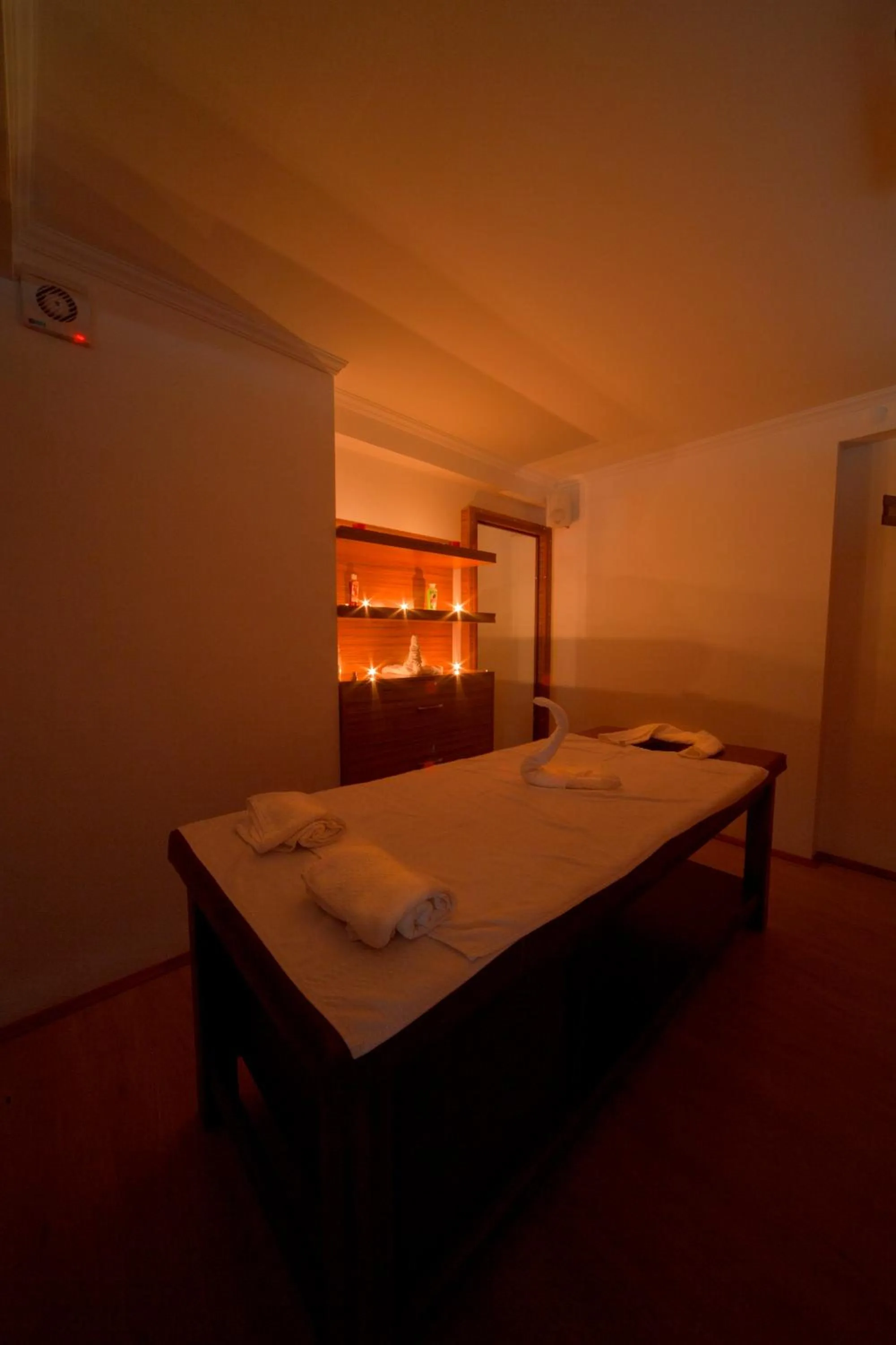Spa and wellness centre/facilities, Bed in Hotel Azmakhan