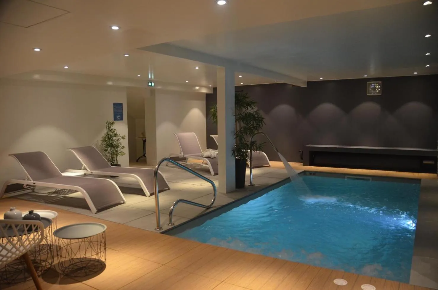 Swimming pool in Hotel et Spa Les Cleunes Oléron