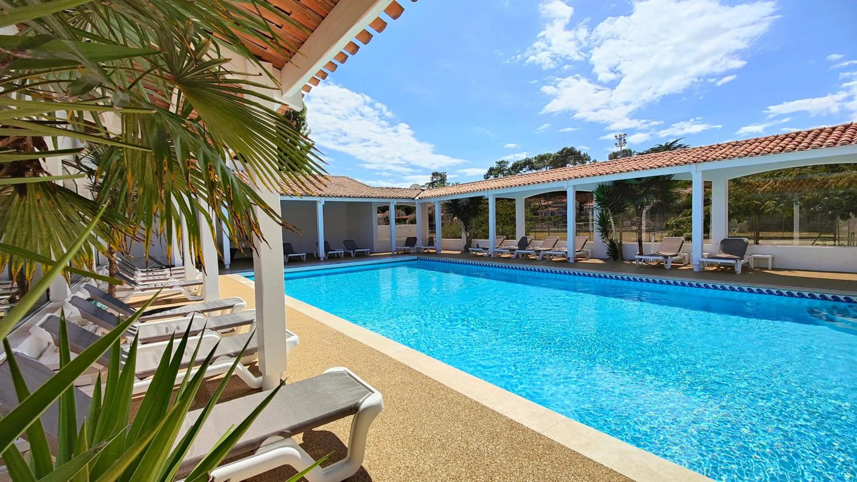 Swimming pool in Hotel et Spa Les Cleunes Oléron
