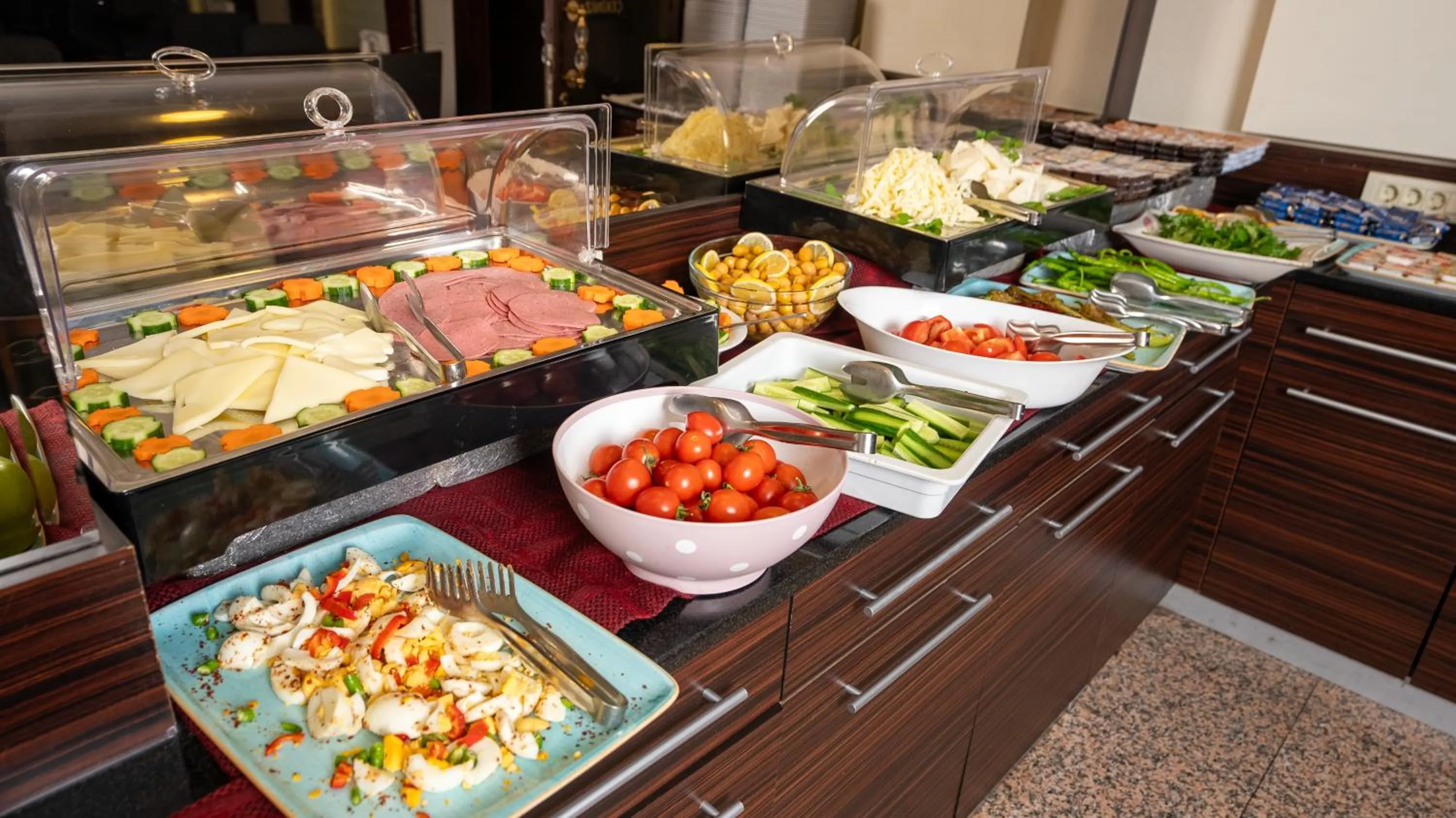 Buffet breakfast in Golden Siyav Hotel