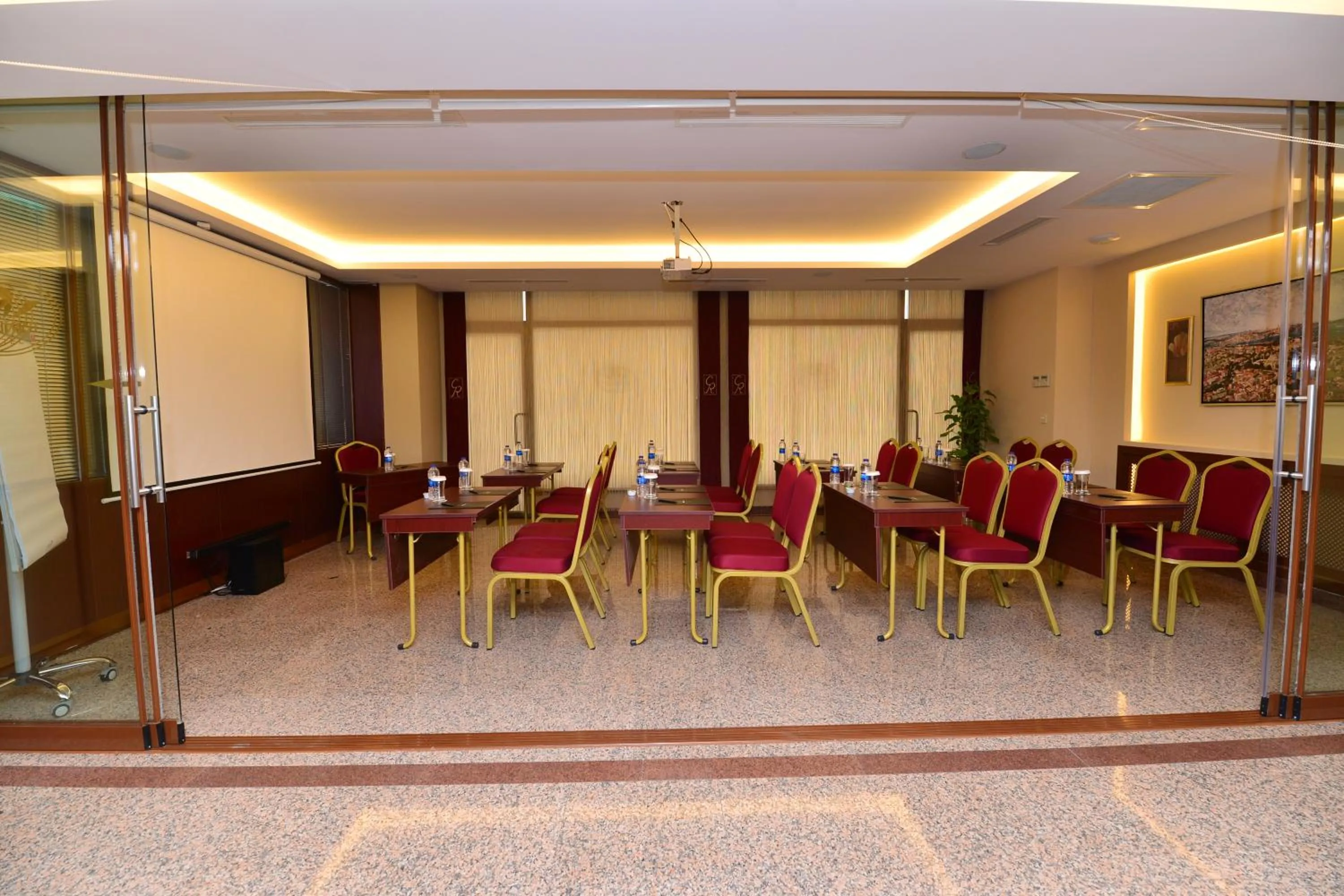 Meeting/conference room in Golden Siyav Hotel