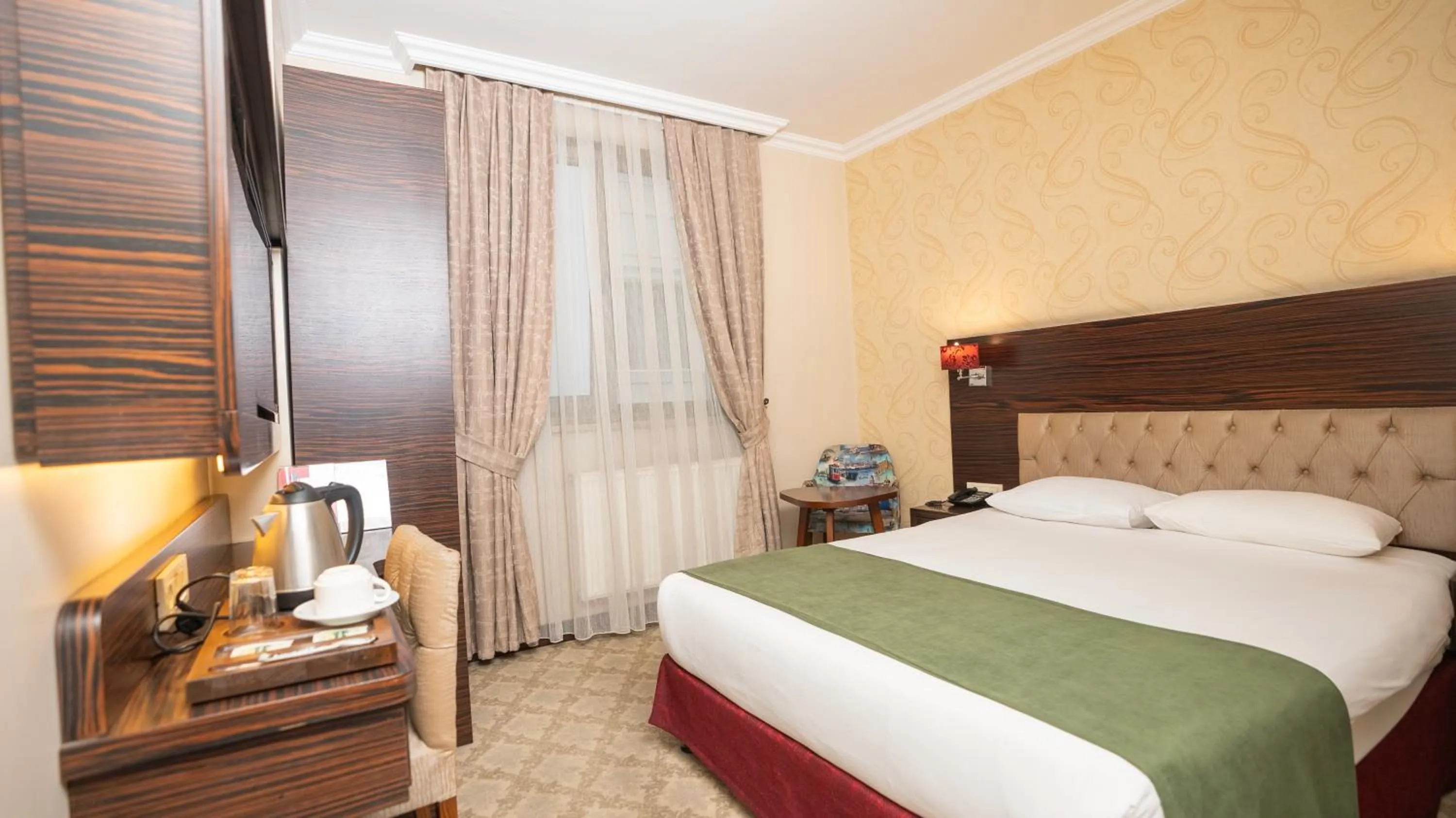 Photo of the whole room, Bed in Golden Siyav Hotel
