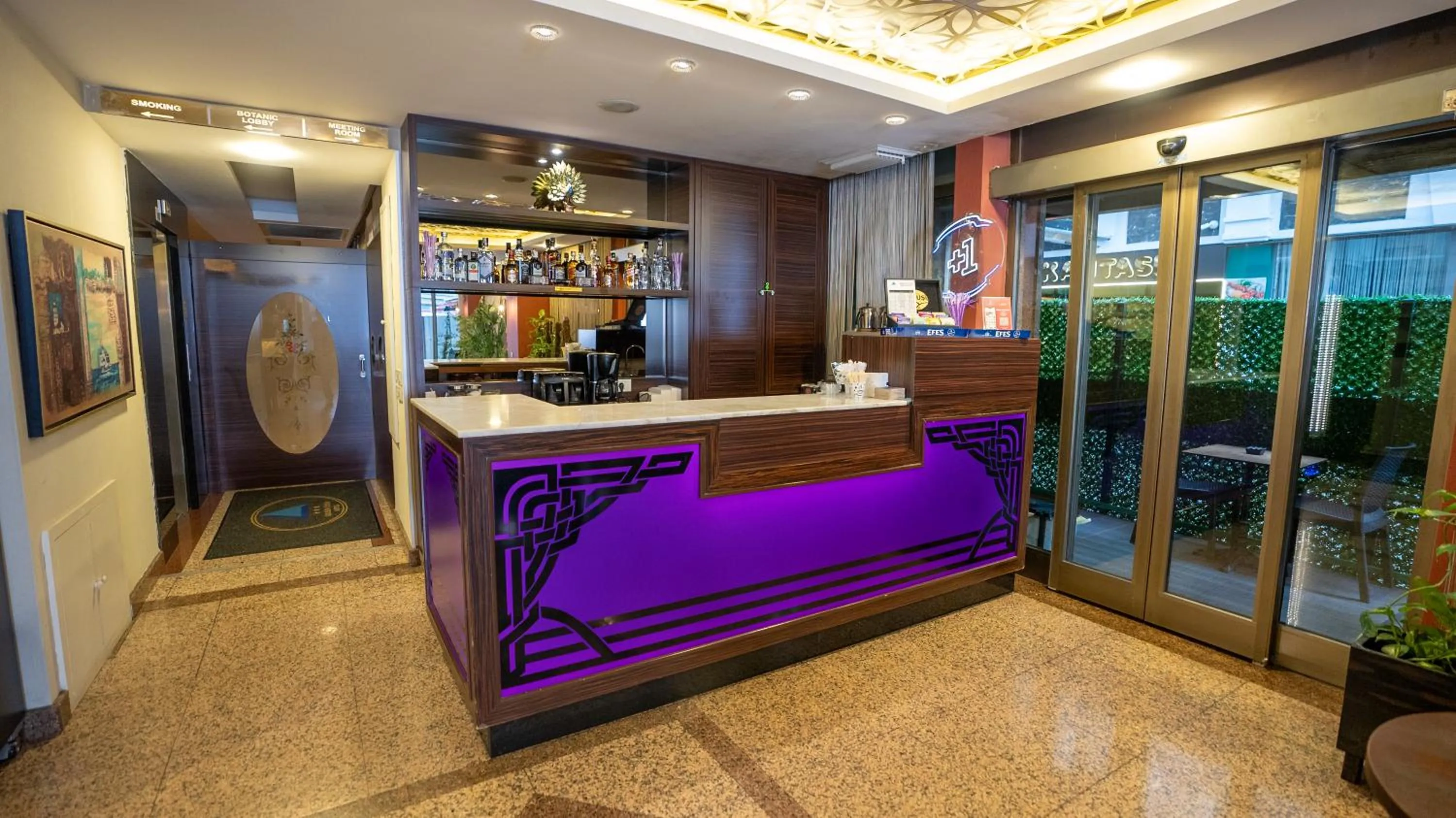 Lounge or bar in Golden Siyav Hotel
