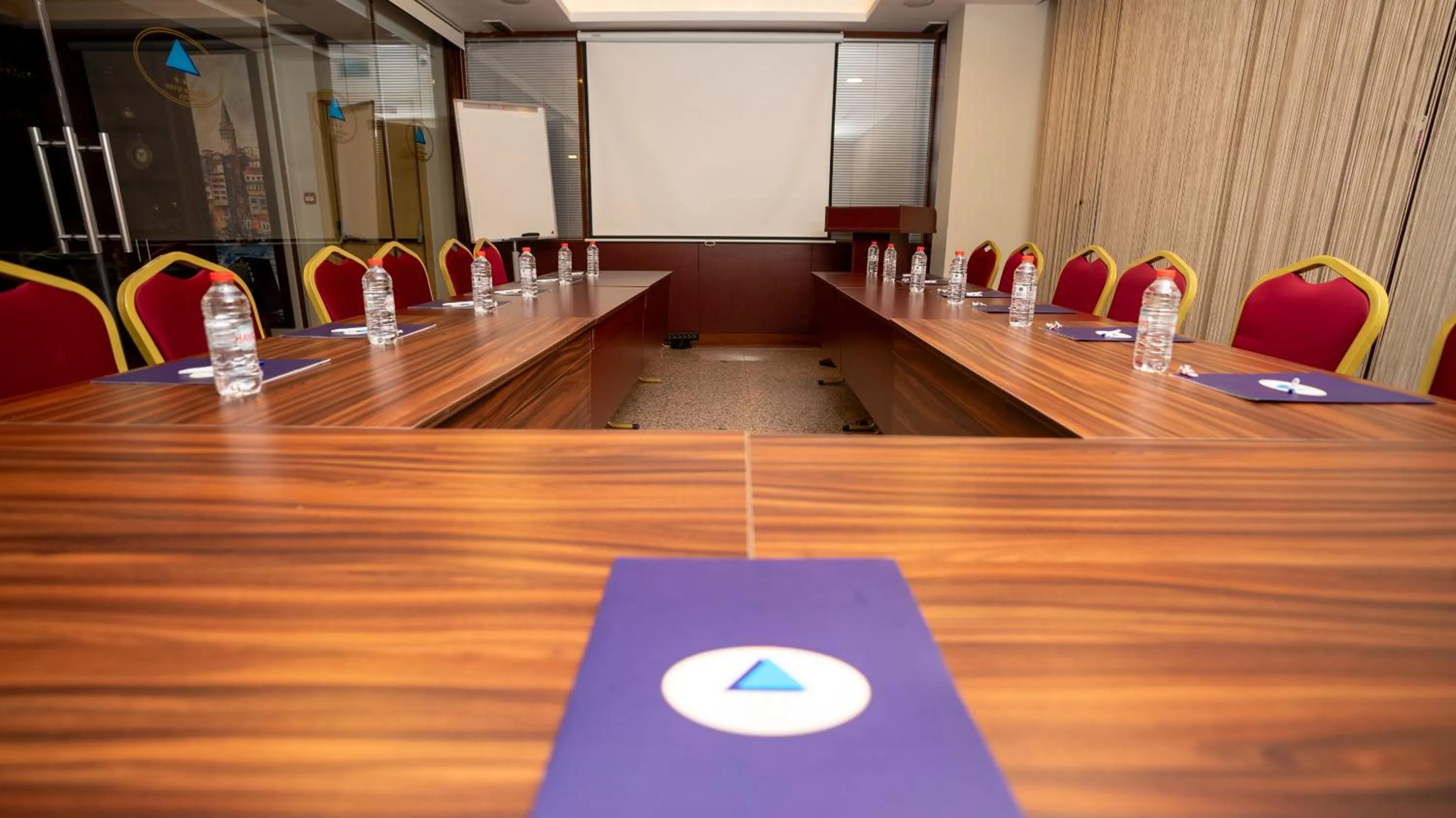 Meeting/conference room in Golden Siyav Hotel