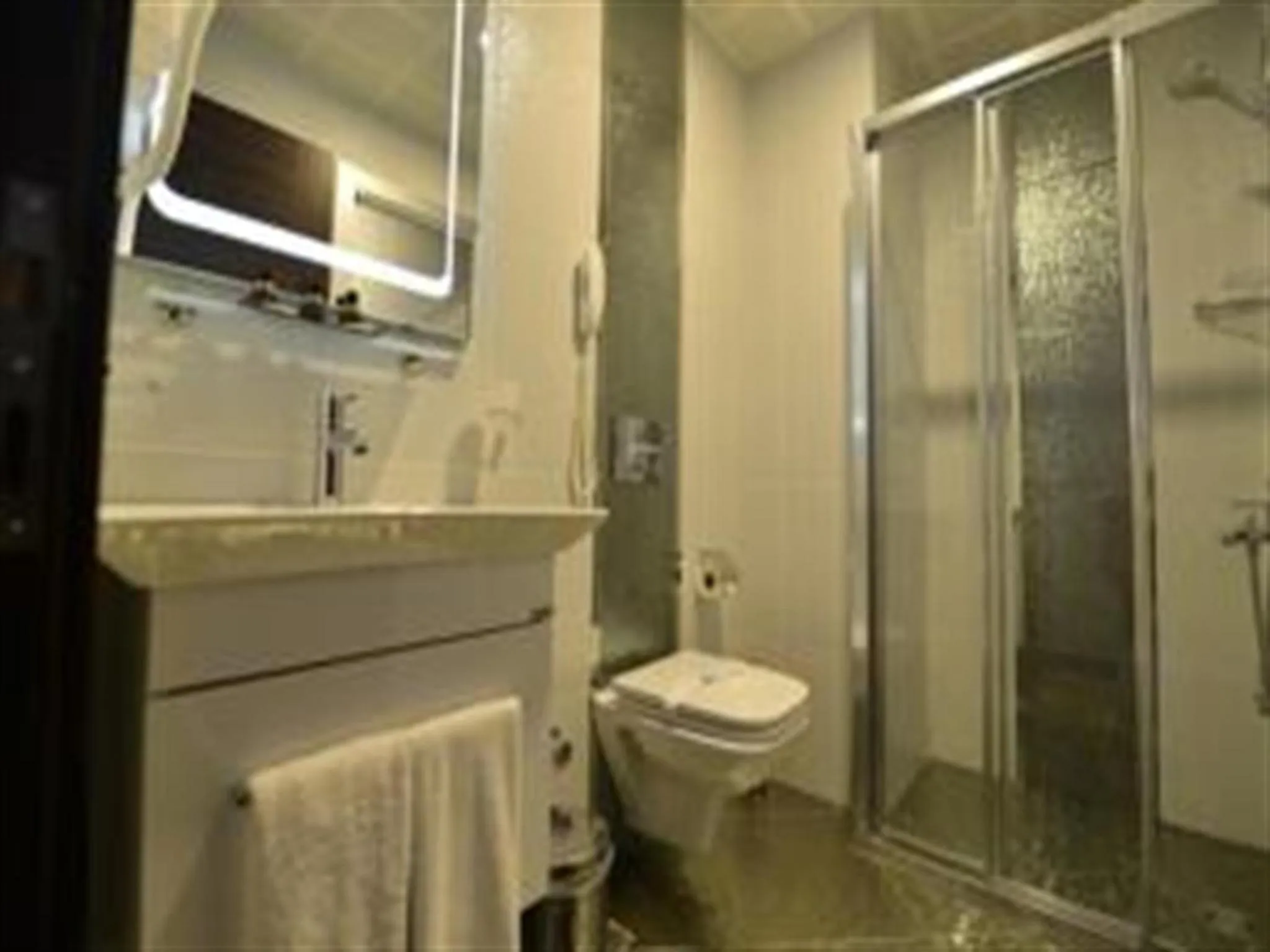 Bathroom in Golden Siyav Hotel