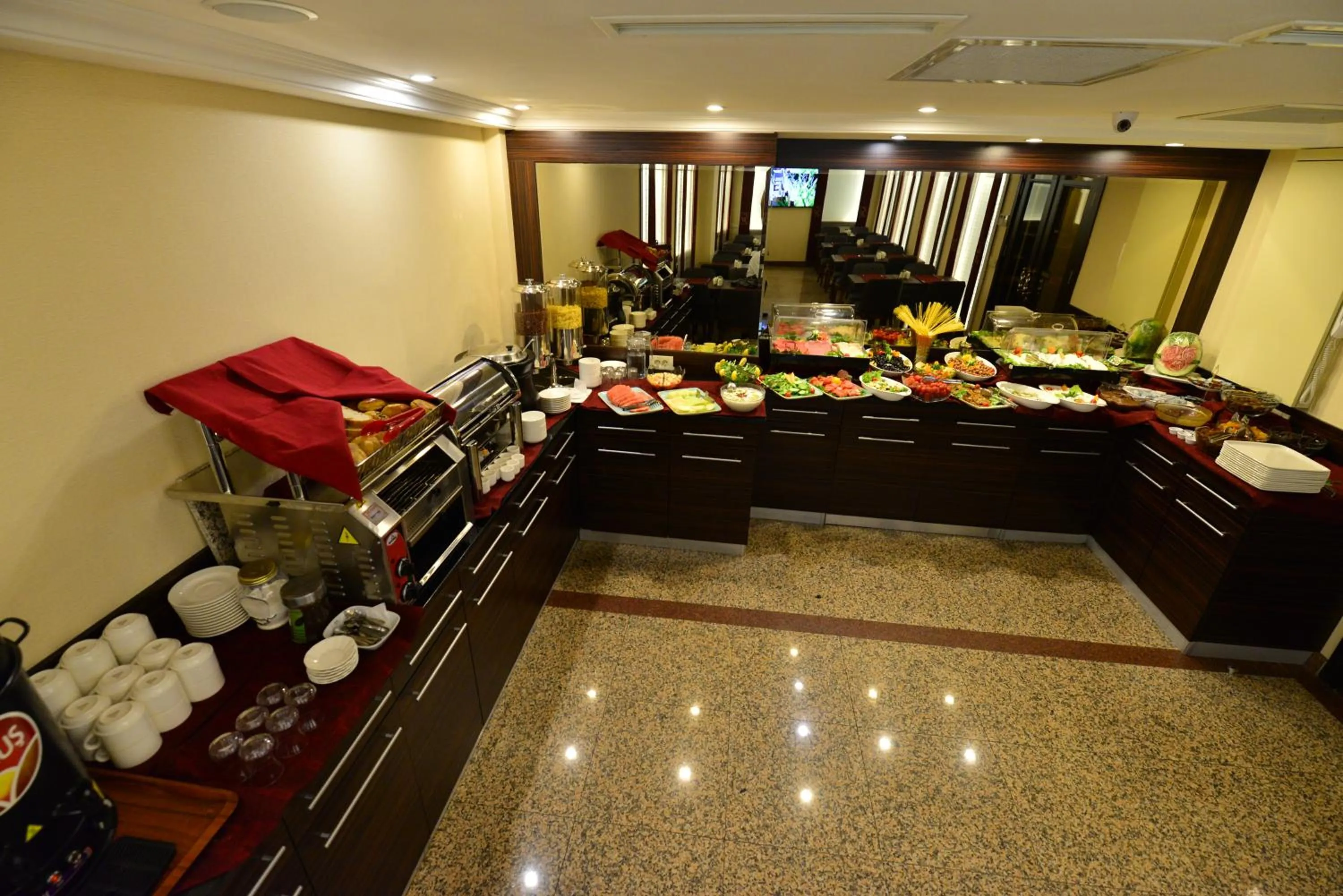 Restaurant/places to eat in Golden Siyav Hotel