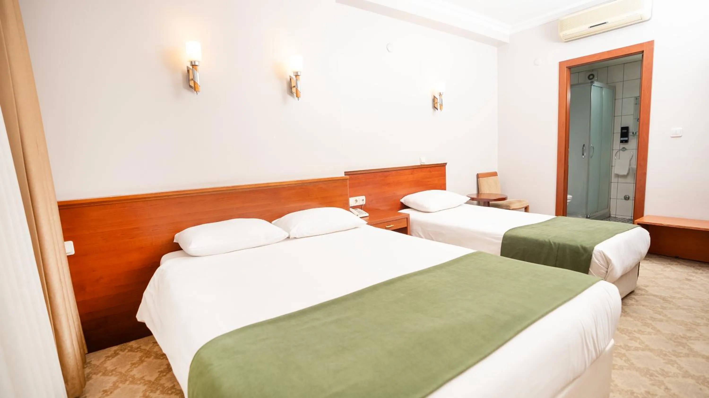 Bed in Golden Siyav Hotel