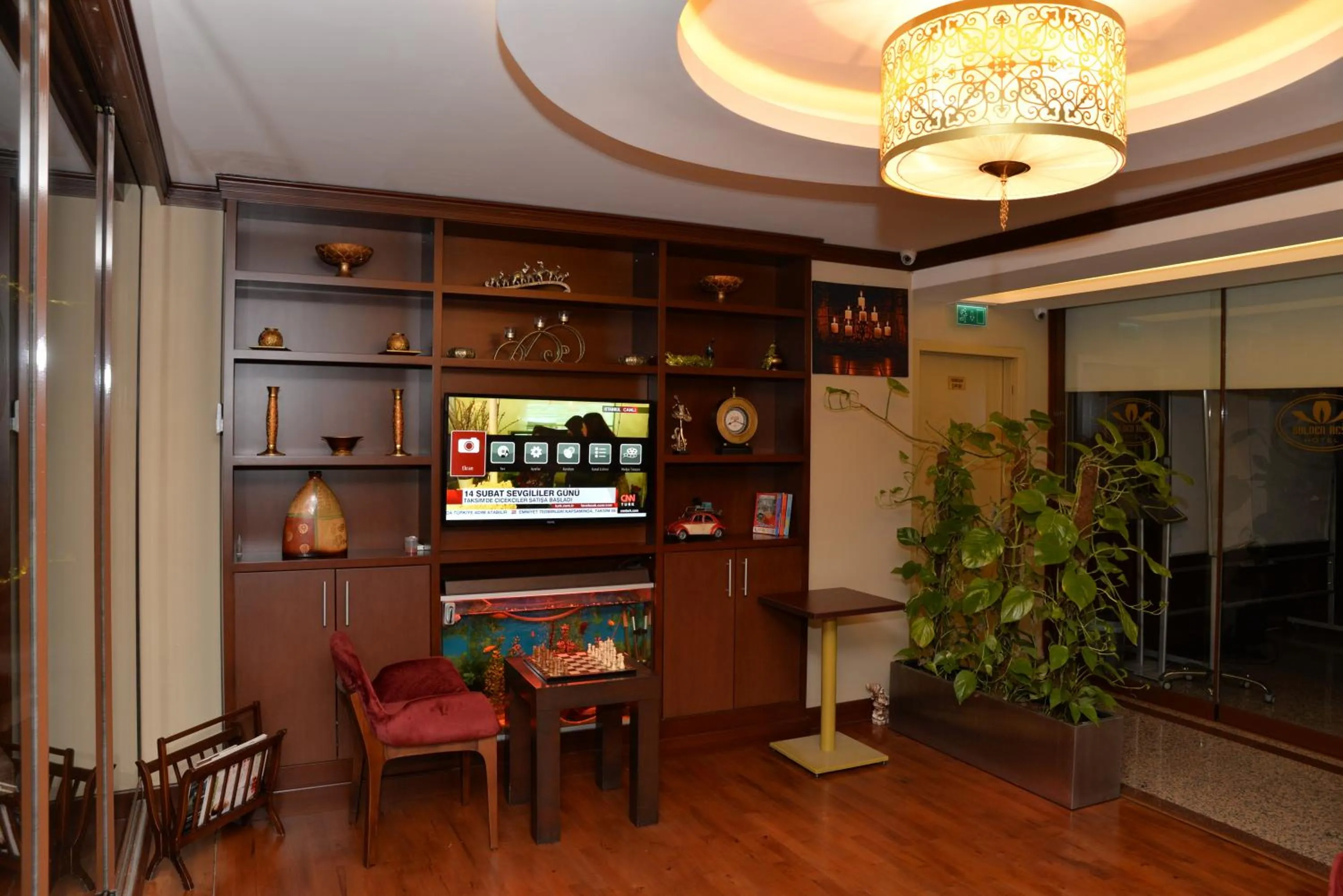 Communal lounge/ TV room in Golden Siyav Hotel