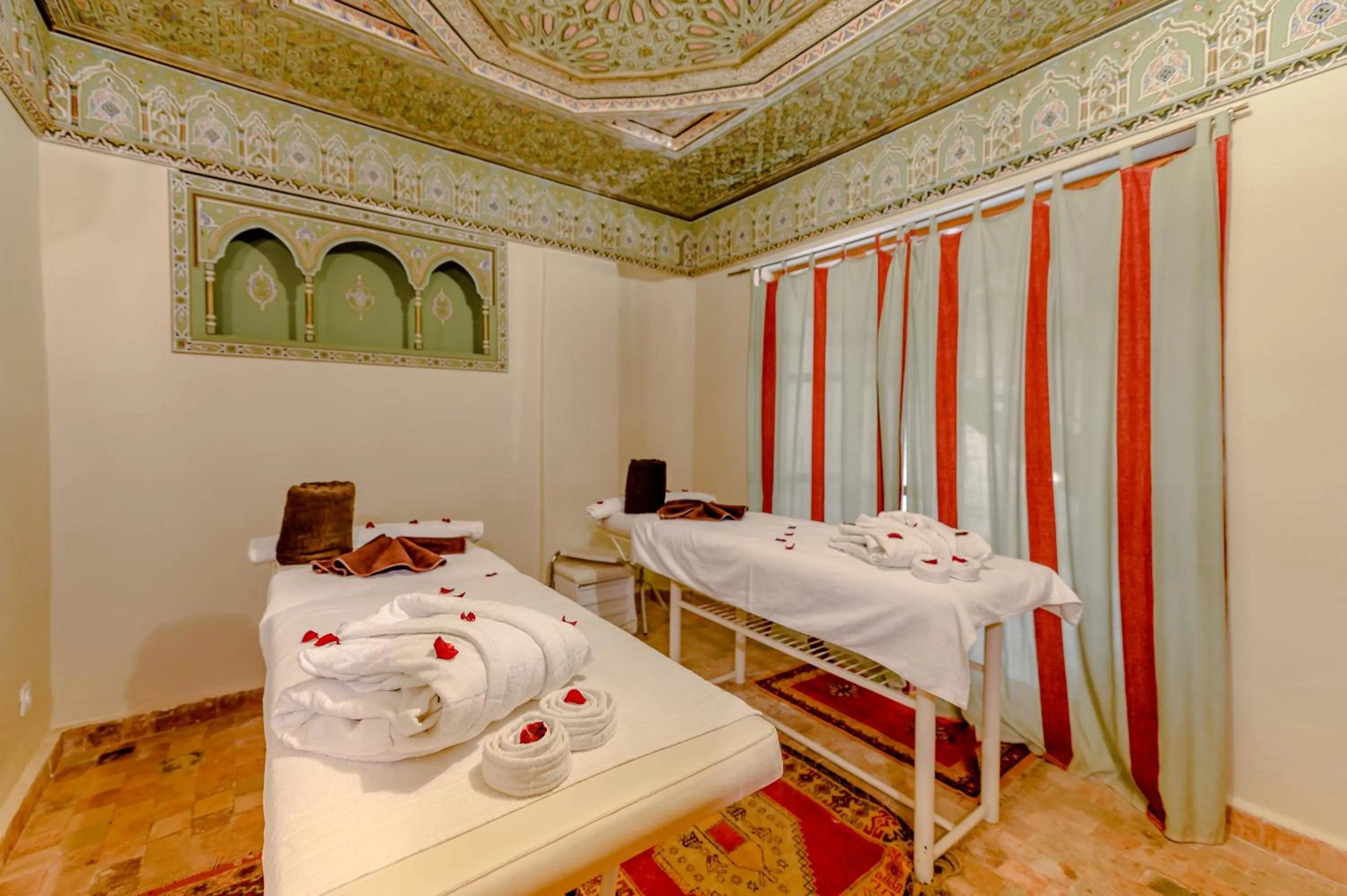 Massage, Bed in Riad Amina