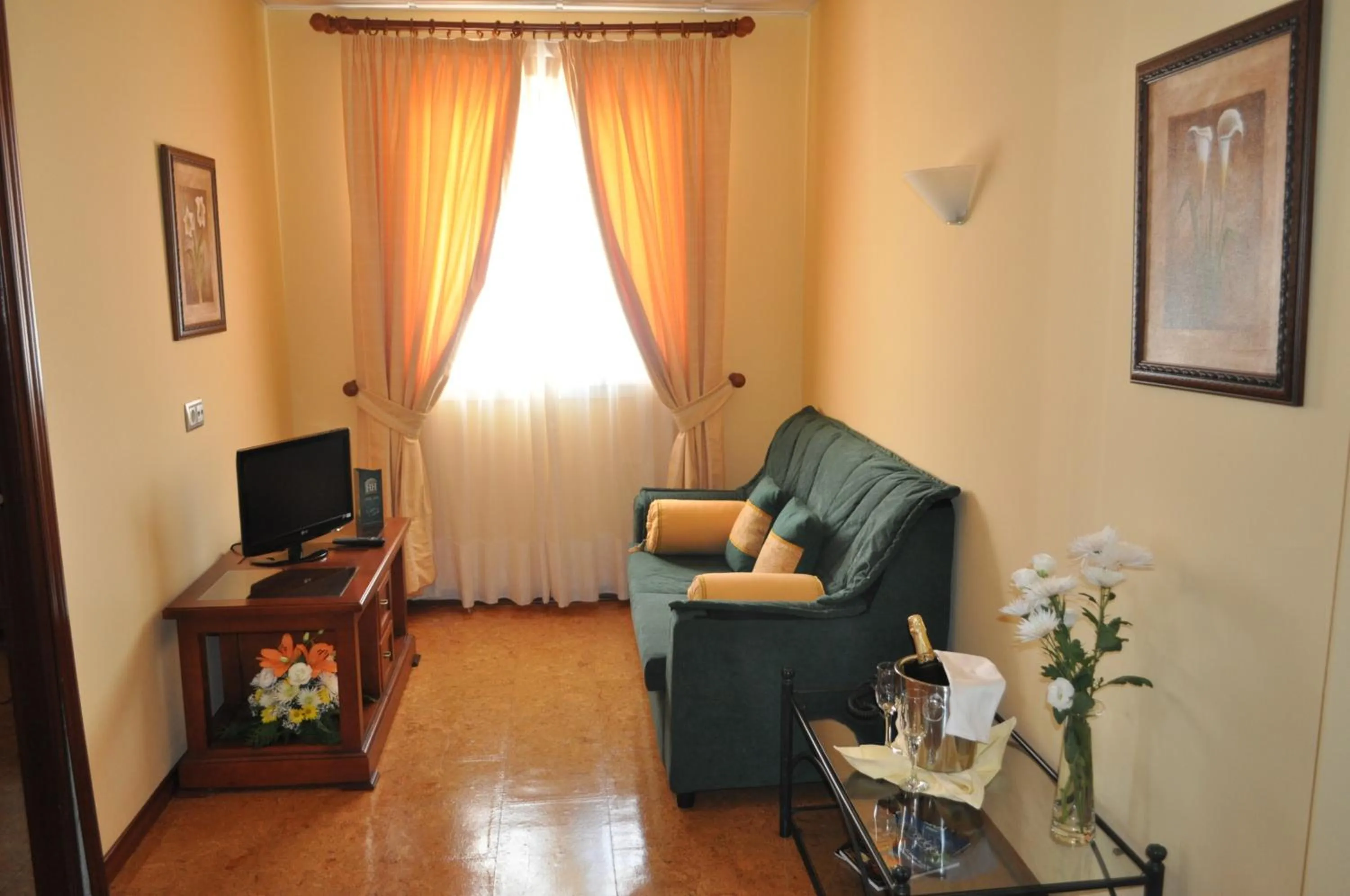 Photo of the whole room in Hotel Heredero