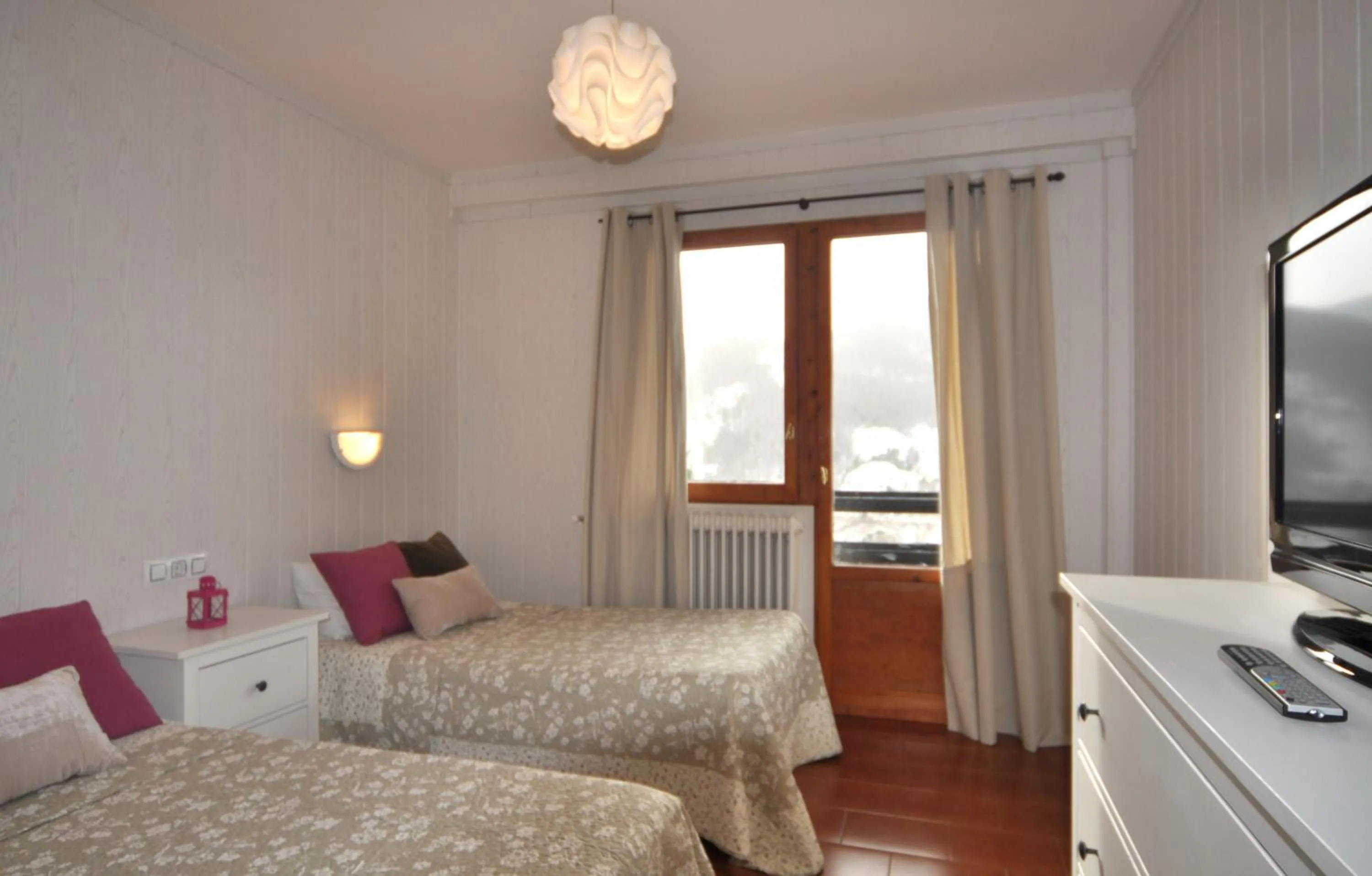 Photo of the whole room, Bed in Hotel Tirol