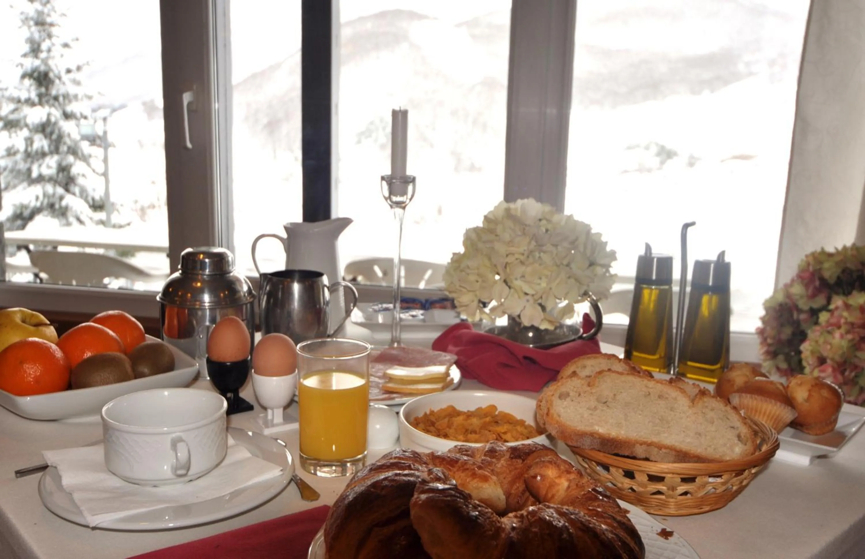 Buffet breakfast in Hotel Tirol