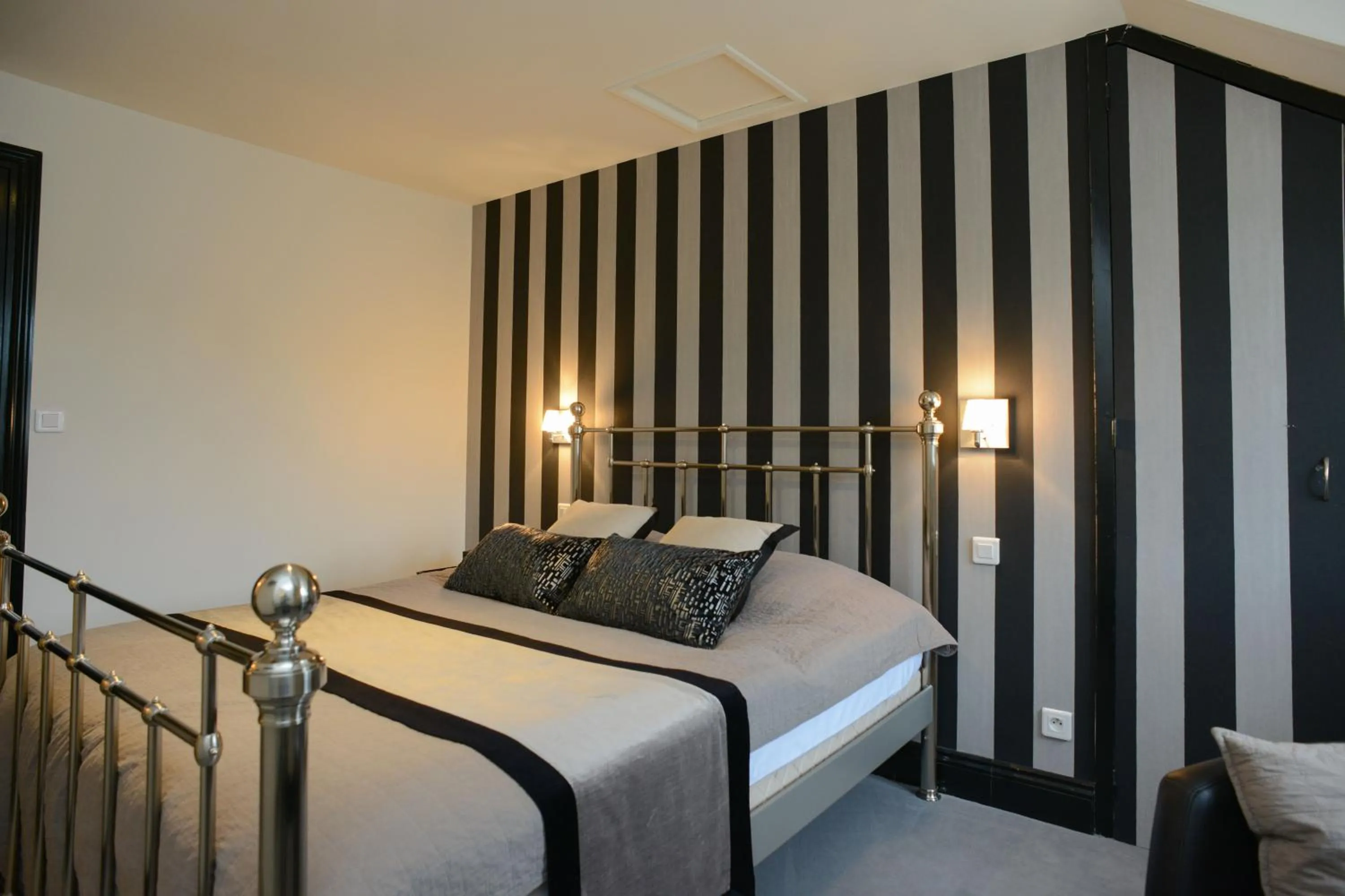 Bedroom, Bed in Demeures & Châteaux, La Ferme des Mares
