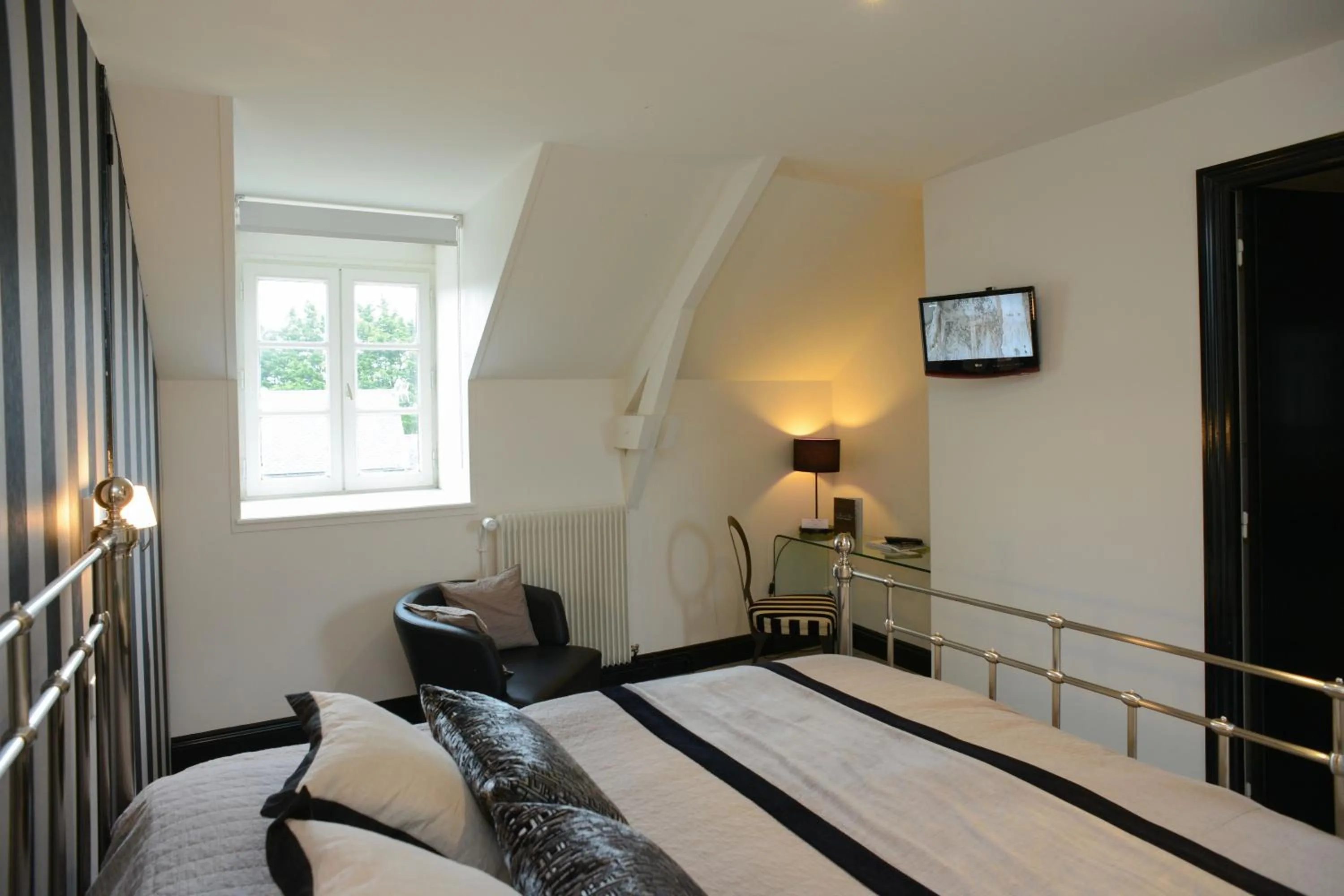 TV and multimedia, Bed in Demeures & Châteaux, La Ferme des Mares