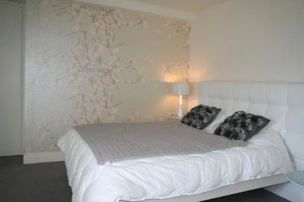 Photo of the whole room, Bed in Demeures & Châteaux, La Ferme des Mares