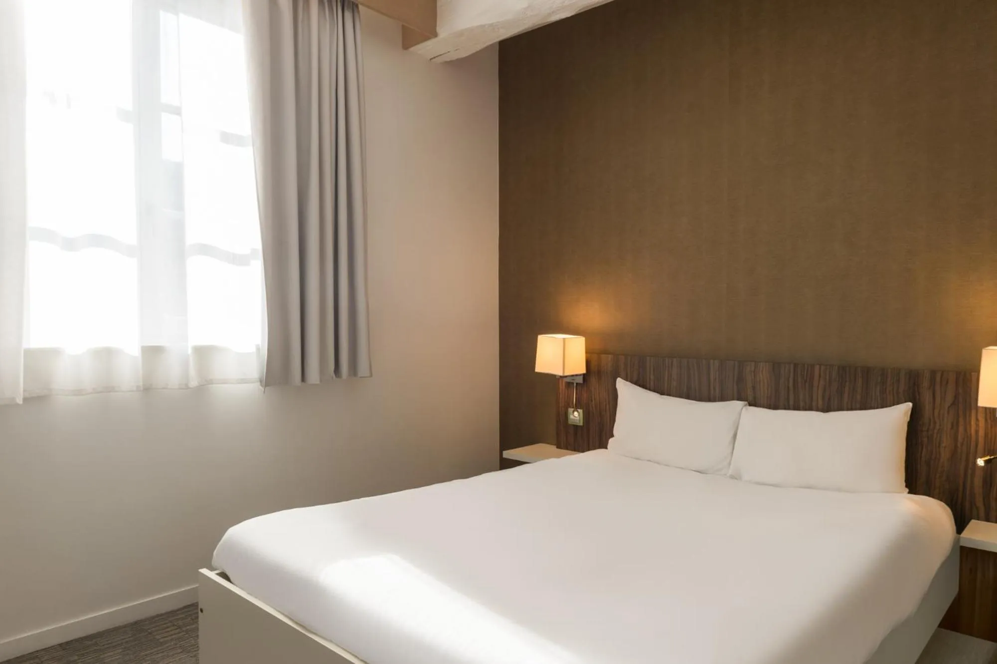 Bed in The Originals City, Hôtel Le Coeur d'Or, Sedan Est