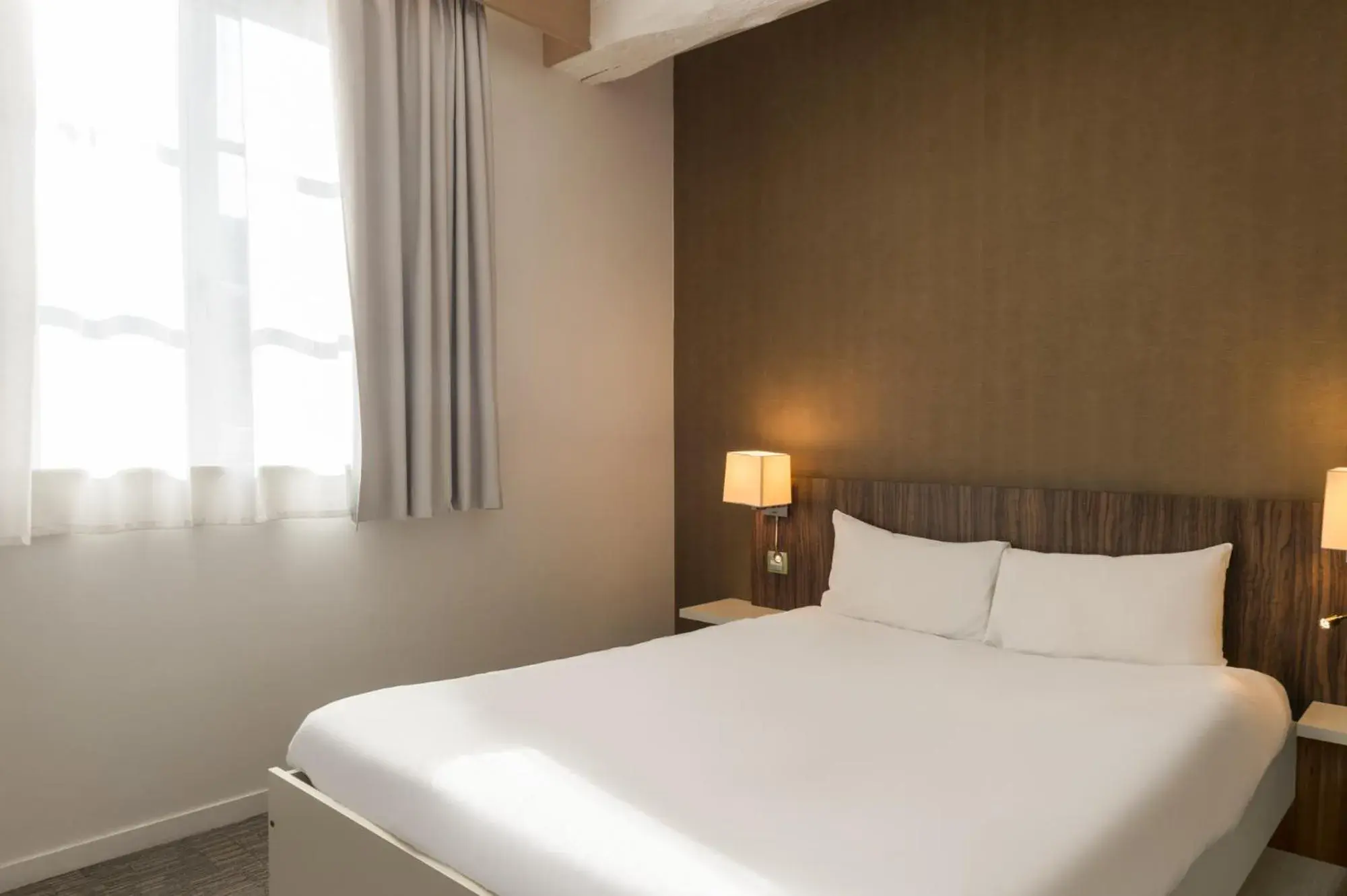 Bed in The Originals City, Hôtel Le Coeur d'Or, Sedan Est Bed in The Originals City, Hôtel Le Coeur d'Or, Sedan Est