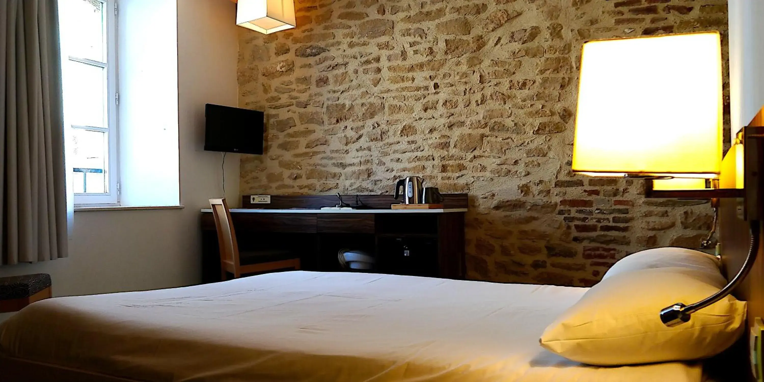 Bedroom, Bed in The Originals City, Hôtel Le Coeur d'Or, Sedan Est Bedroom, Bed in The Originals City, Hôtel Le Coeur d'Or, Sedan Est