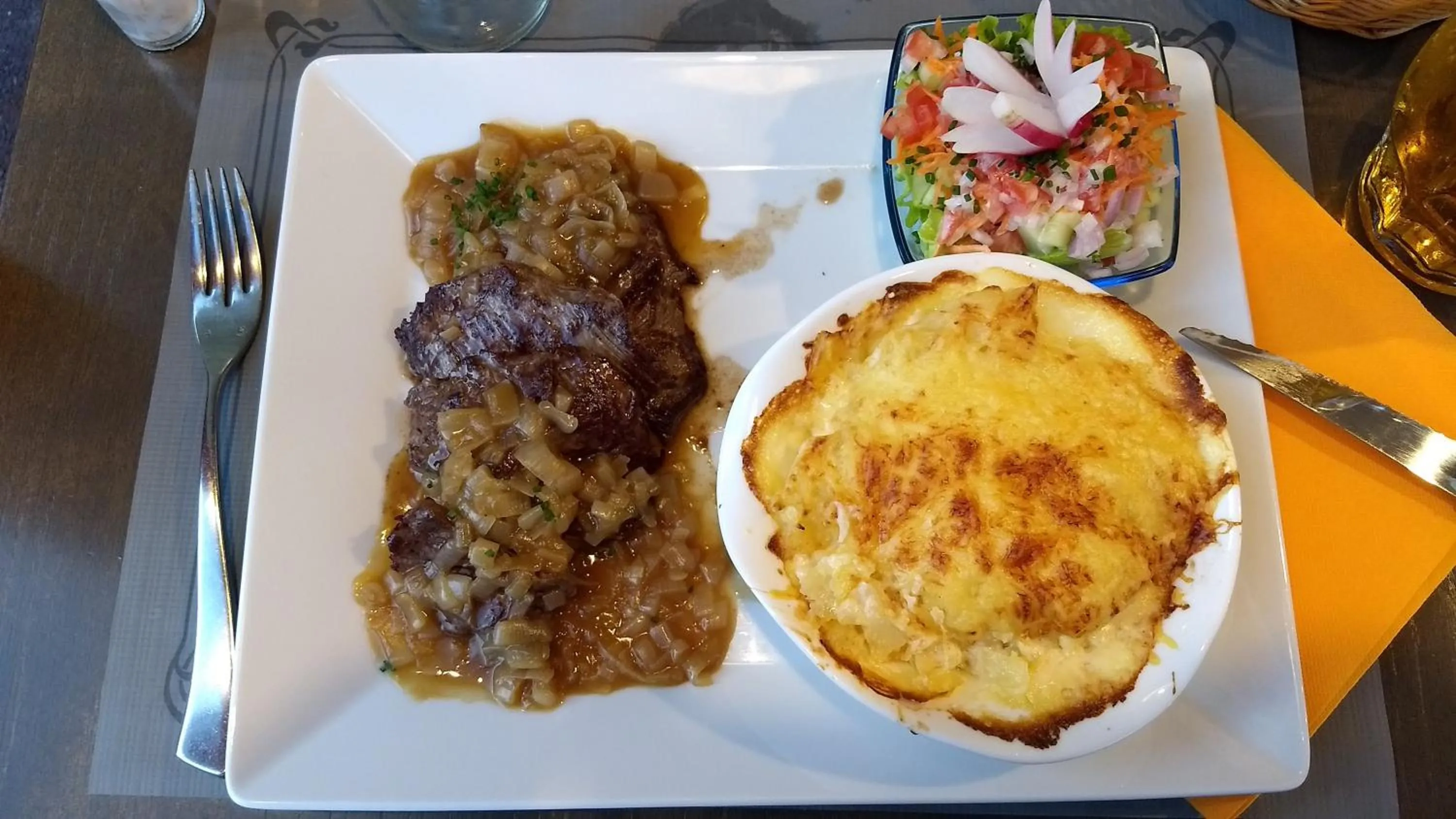 Food and drinks in The Originals City, Hôtel Le Coeur d'Or, Sedan Est