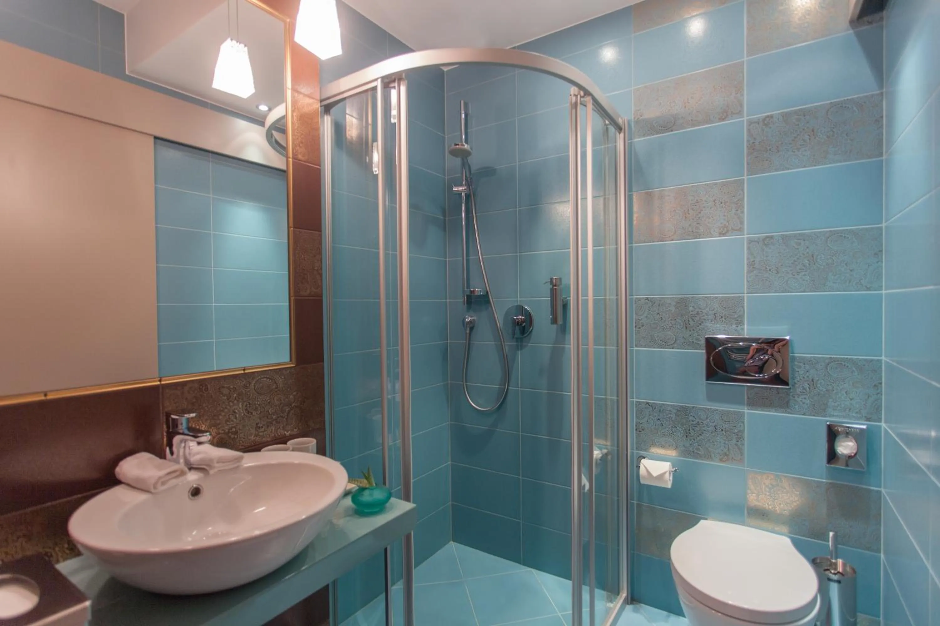 Shower in Soleil Boutique H